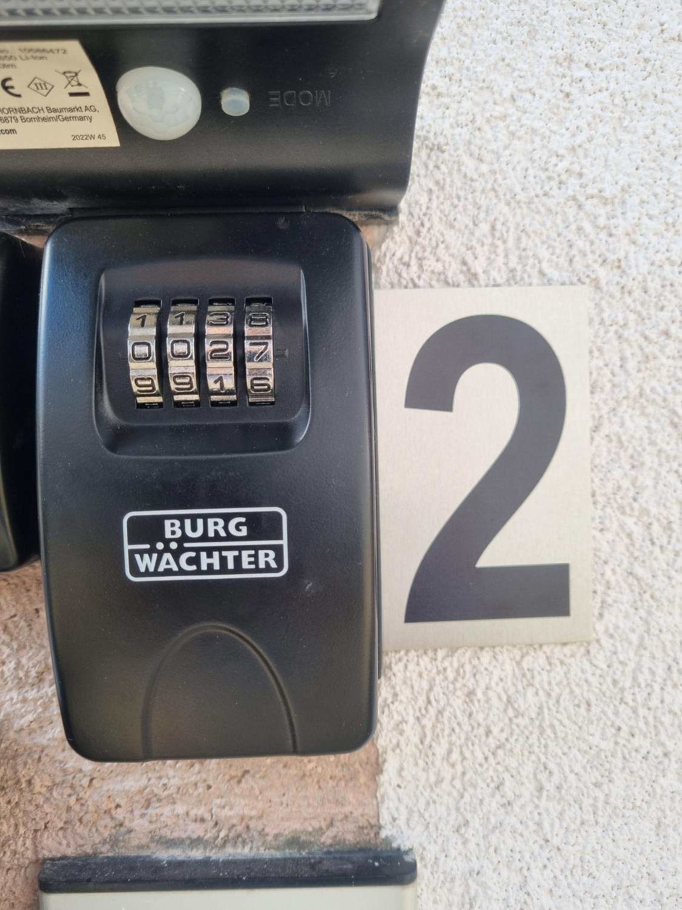 TWO Self-Check-In, 3km freeway, Free-Parking Playstation