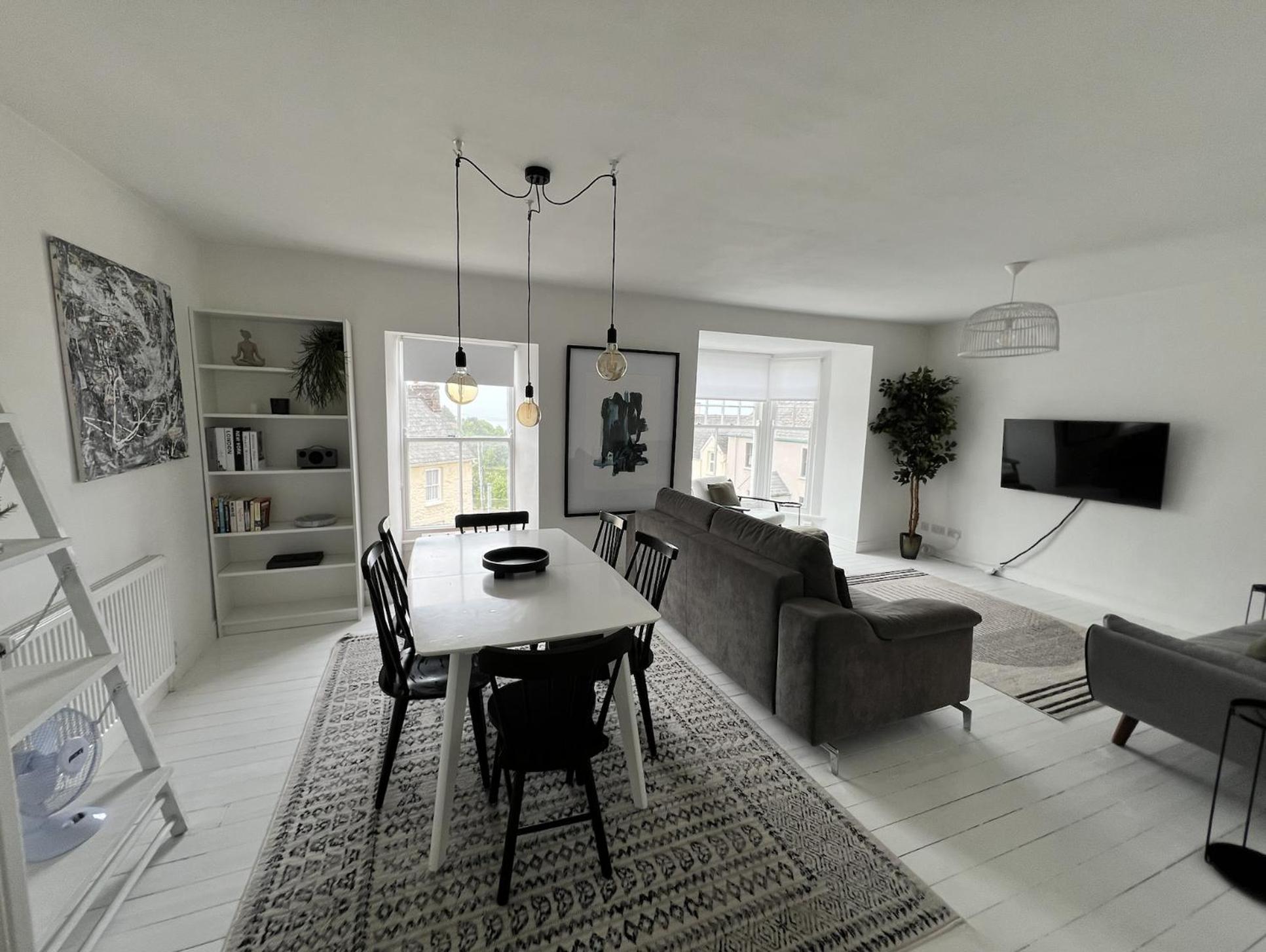 A stunning 2 bed apartment view 4