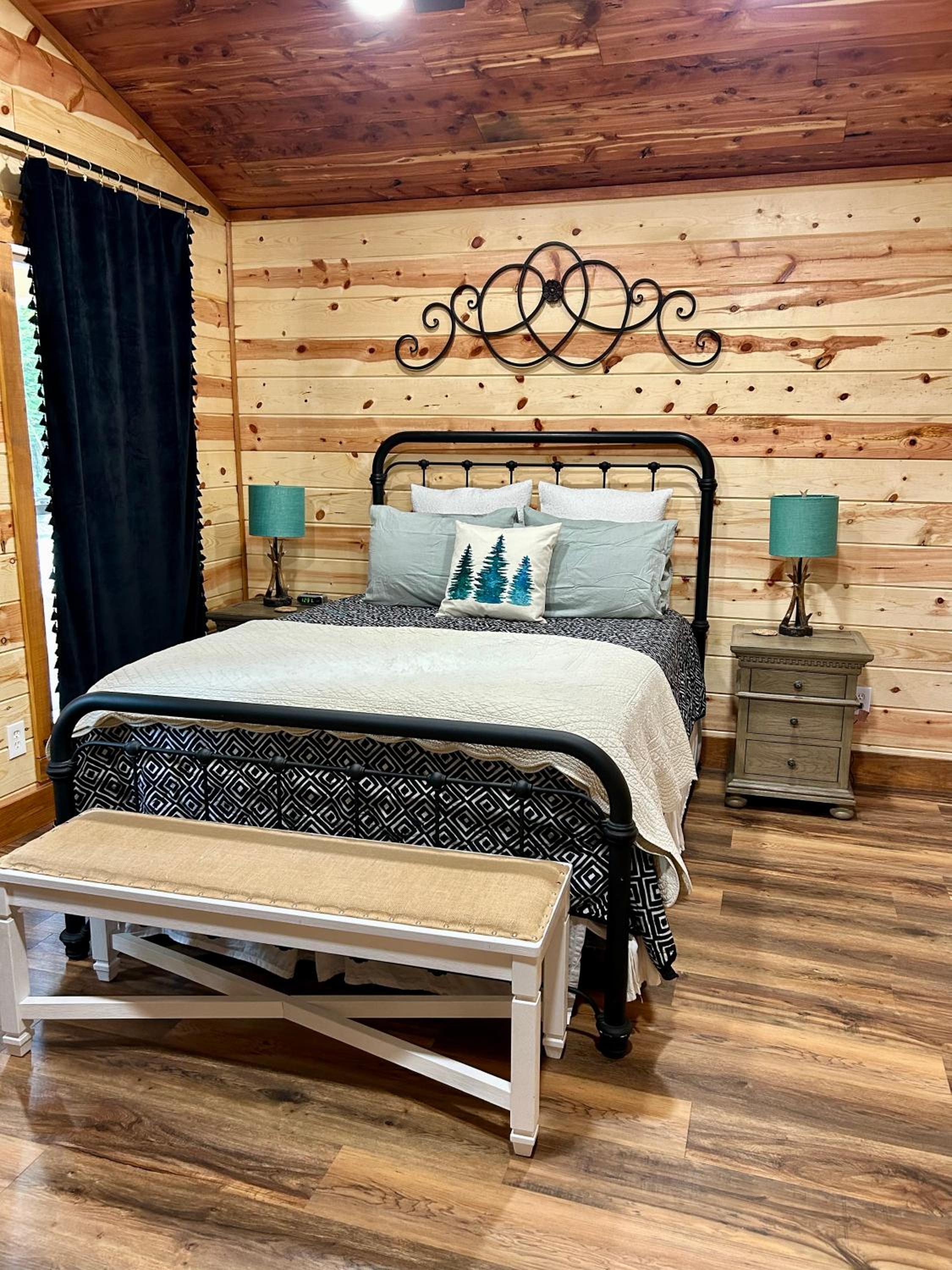 Livin on the Edge Cabin in Albert Pike, Beautiful! view 3