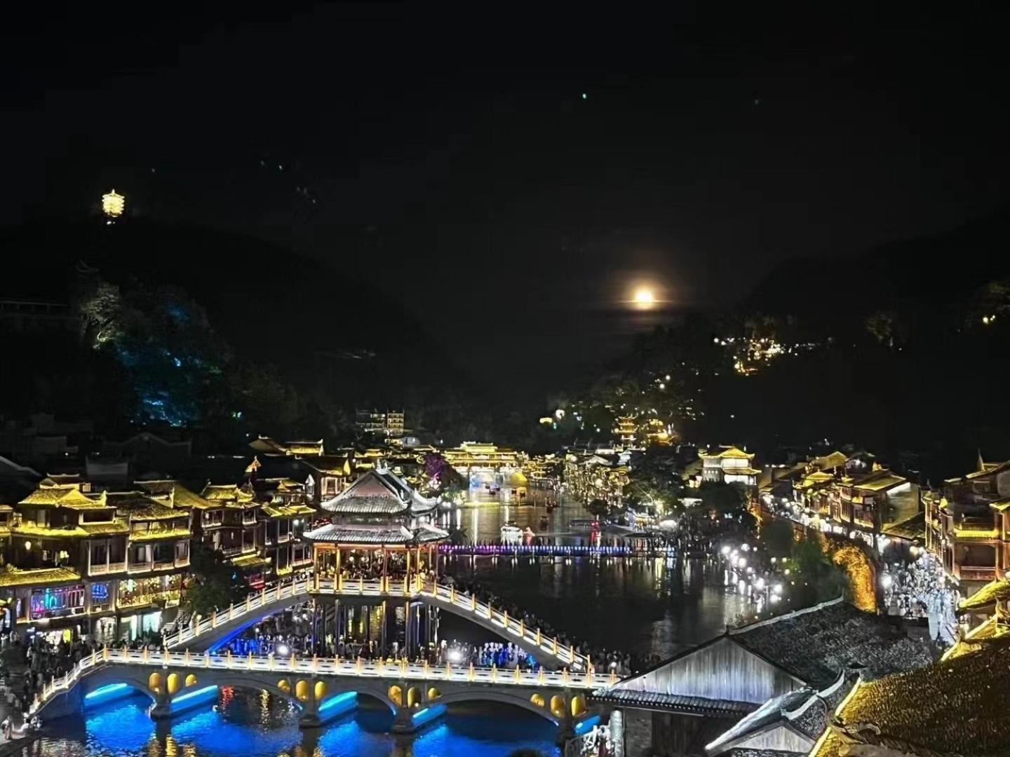 聚贤居客栈 Fenghuang Juxianju Inn