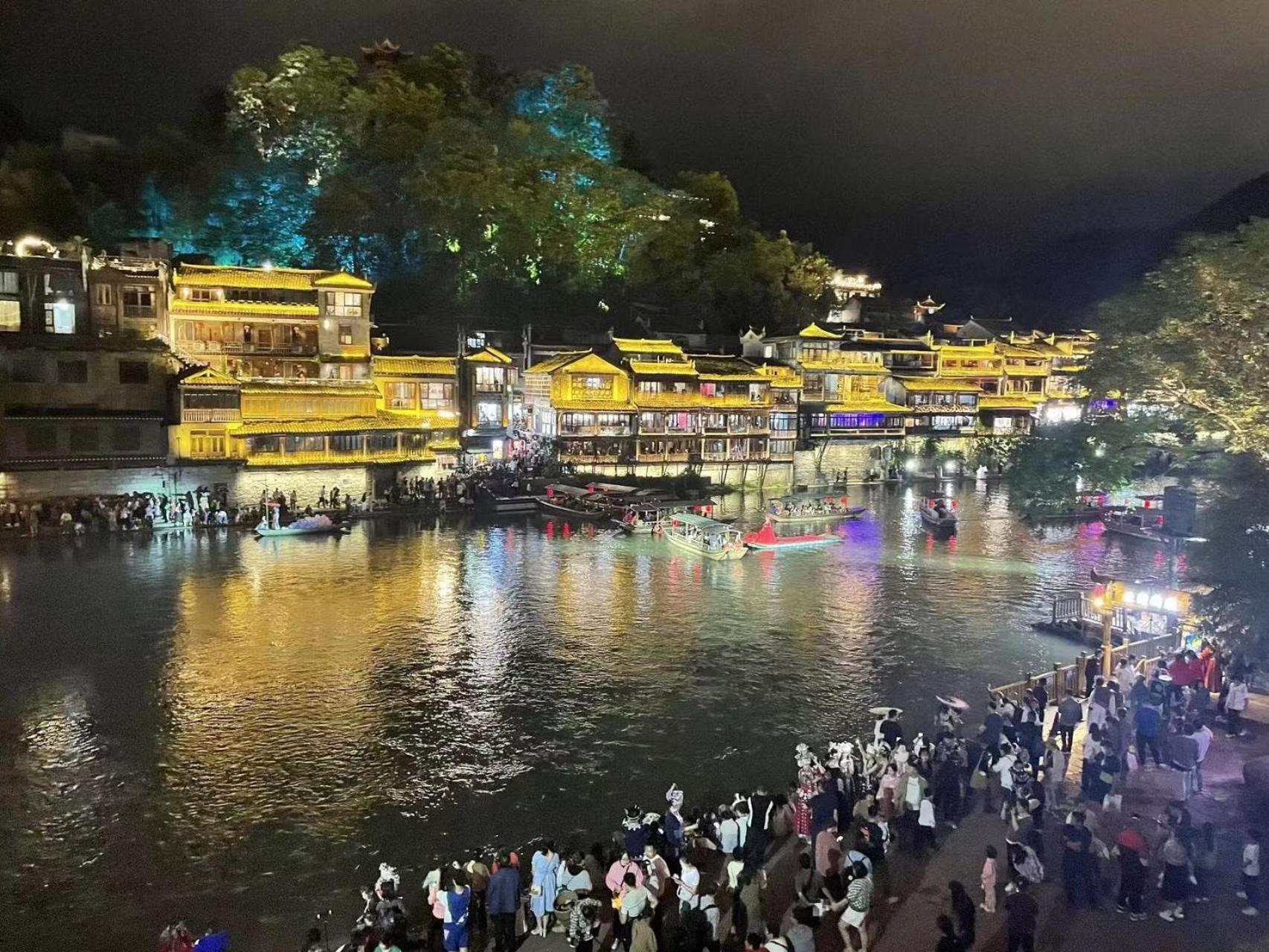 聚贤居客栈 Fenghuang Juxianju Inn