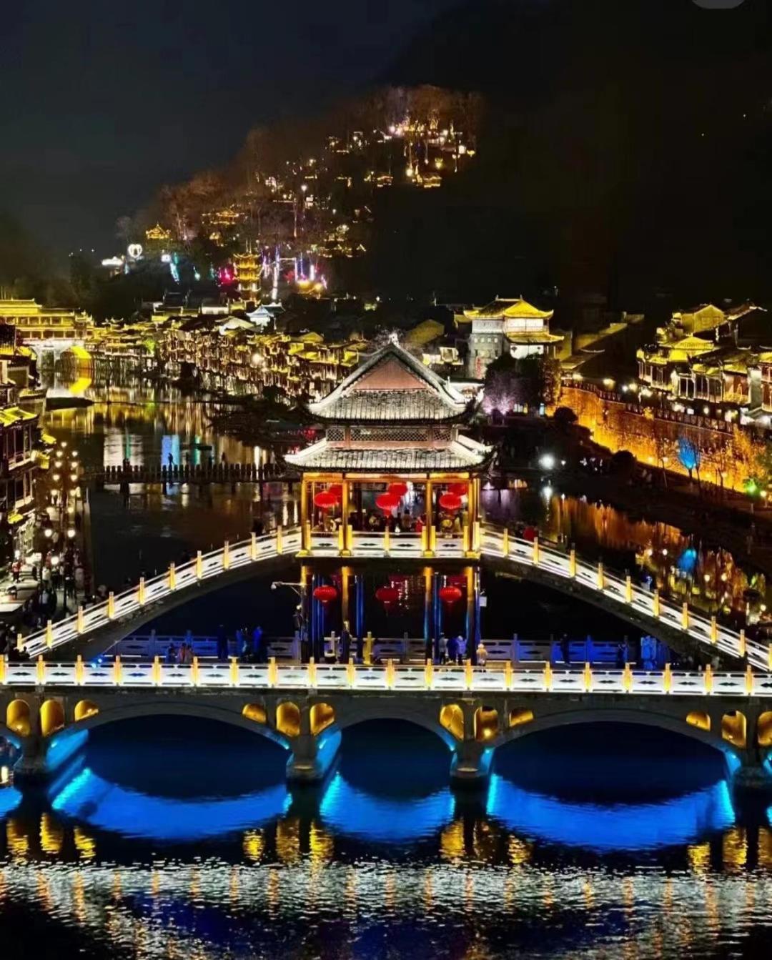 聚贤居客栈 Fenghuang Juxianju Inn