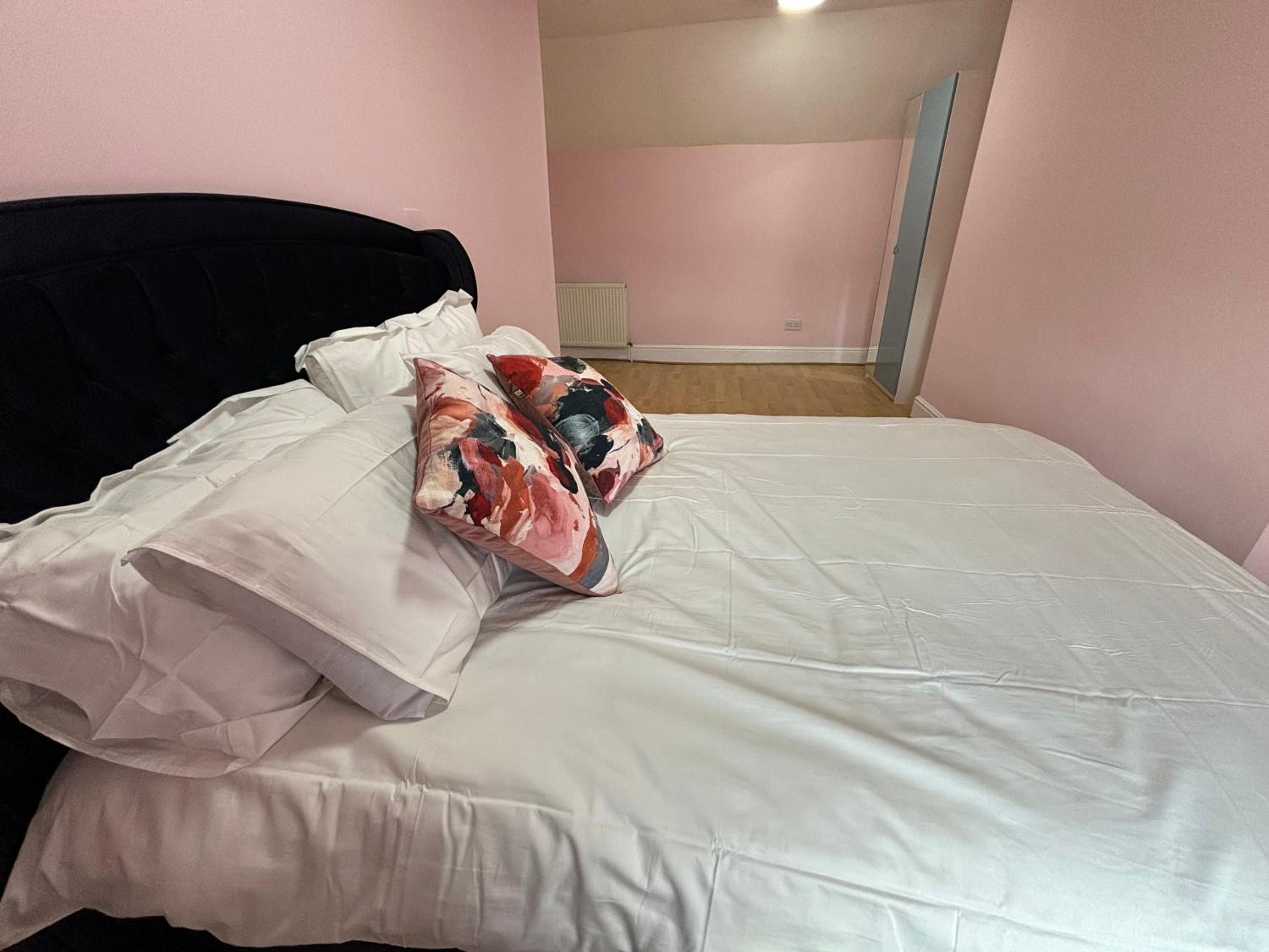 Cozy Pink House Fairview 6 Beds