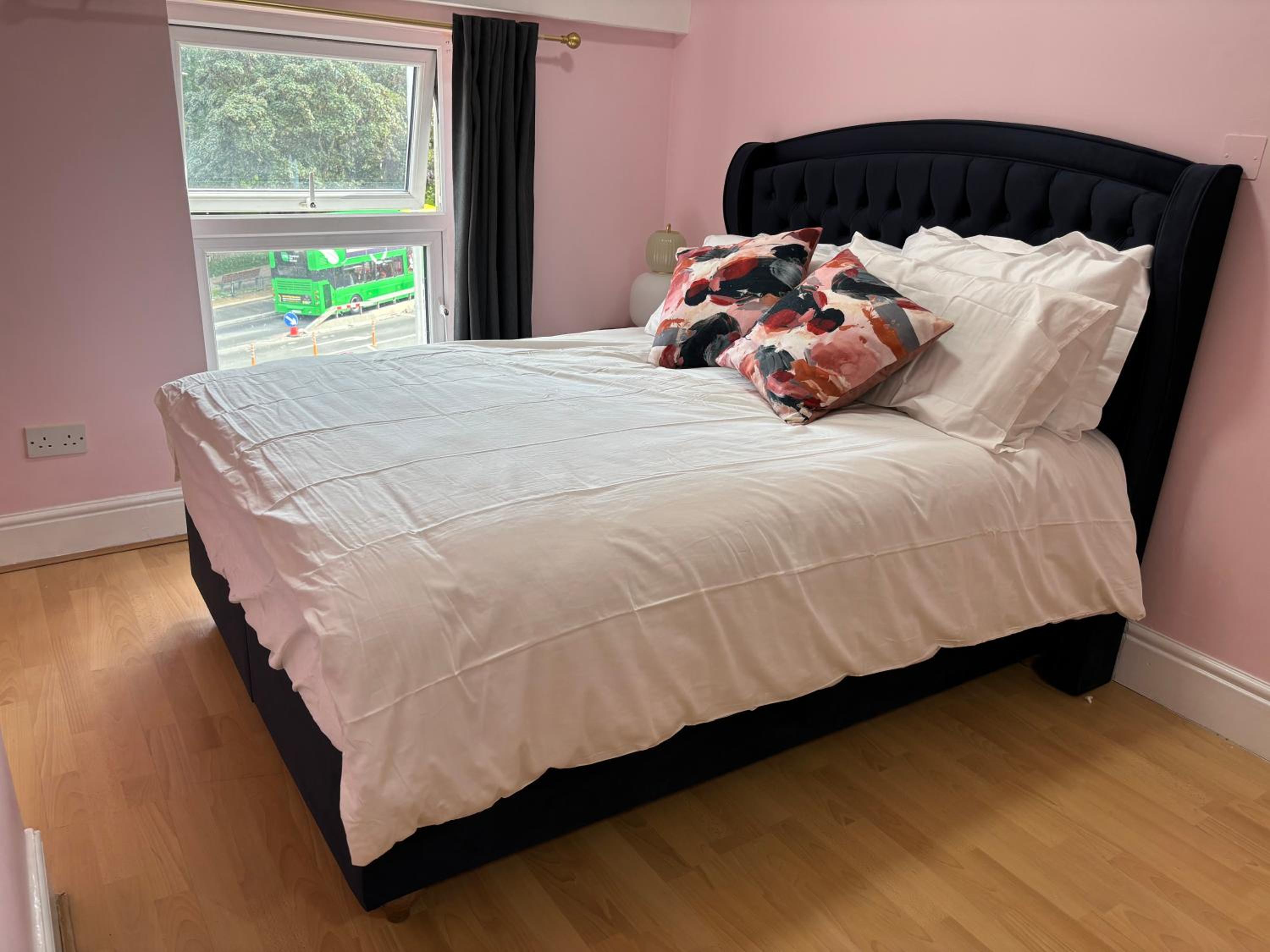 Cozy Pink House Fairview 6 Beds
