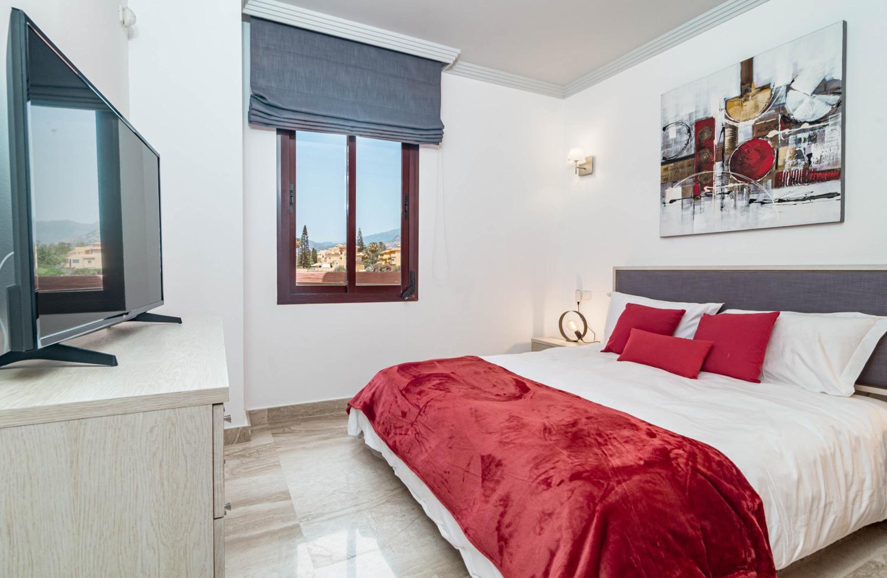 Luxury 3 bed Duplex Penthouse, 3 mins walk to the beach view 3