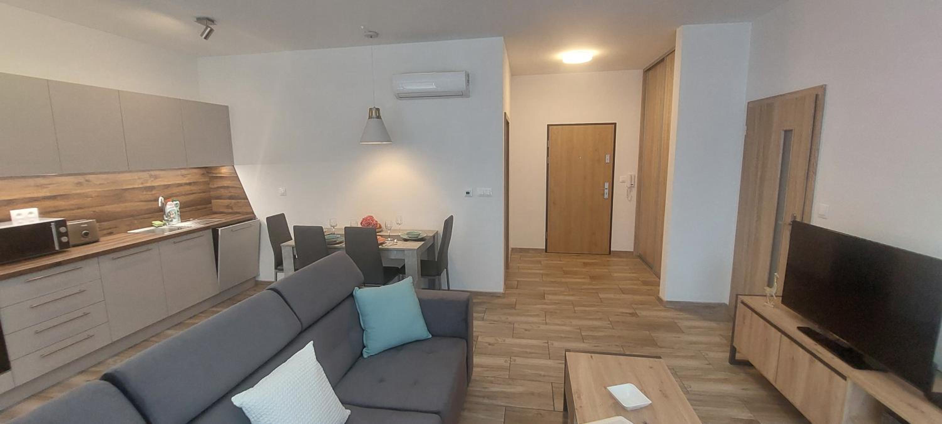 Laura Apartman & private parking