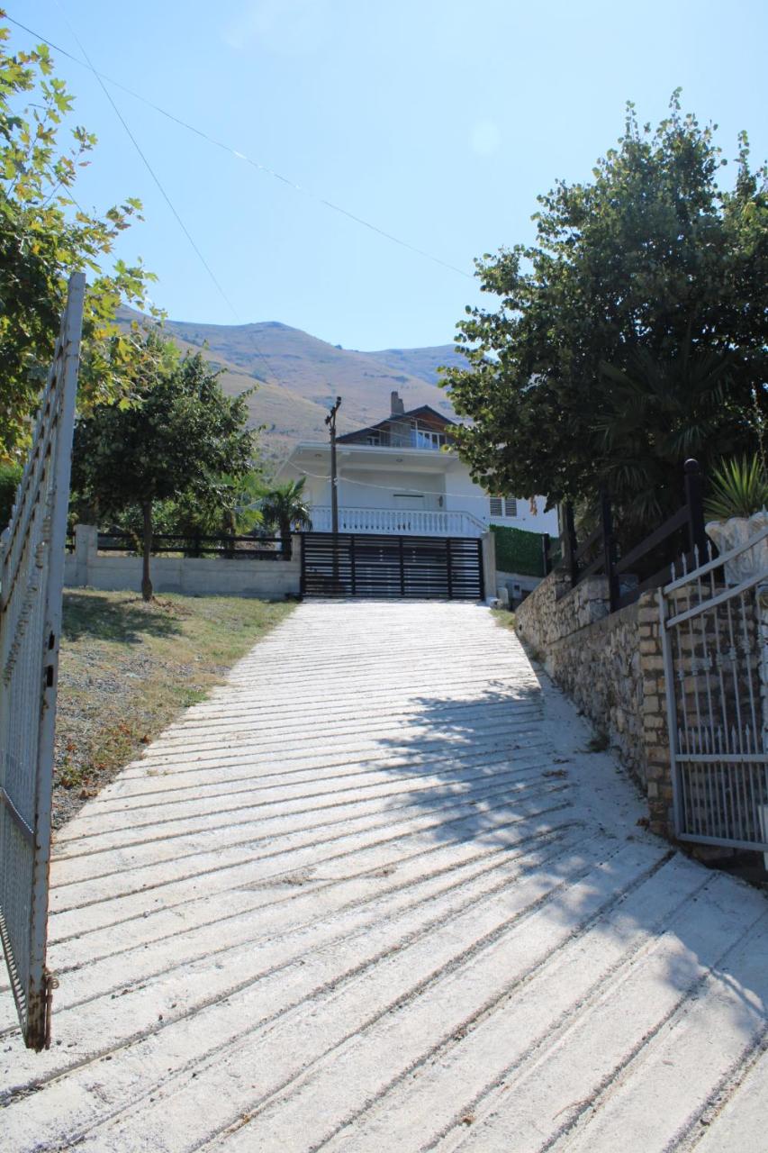 HomeByTheLake-Shiroke