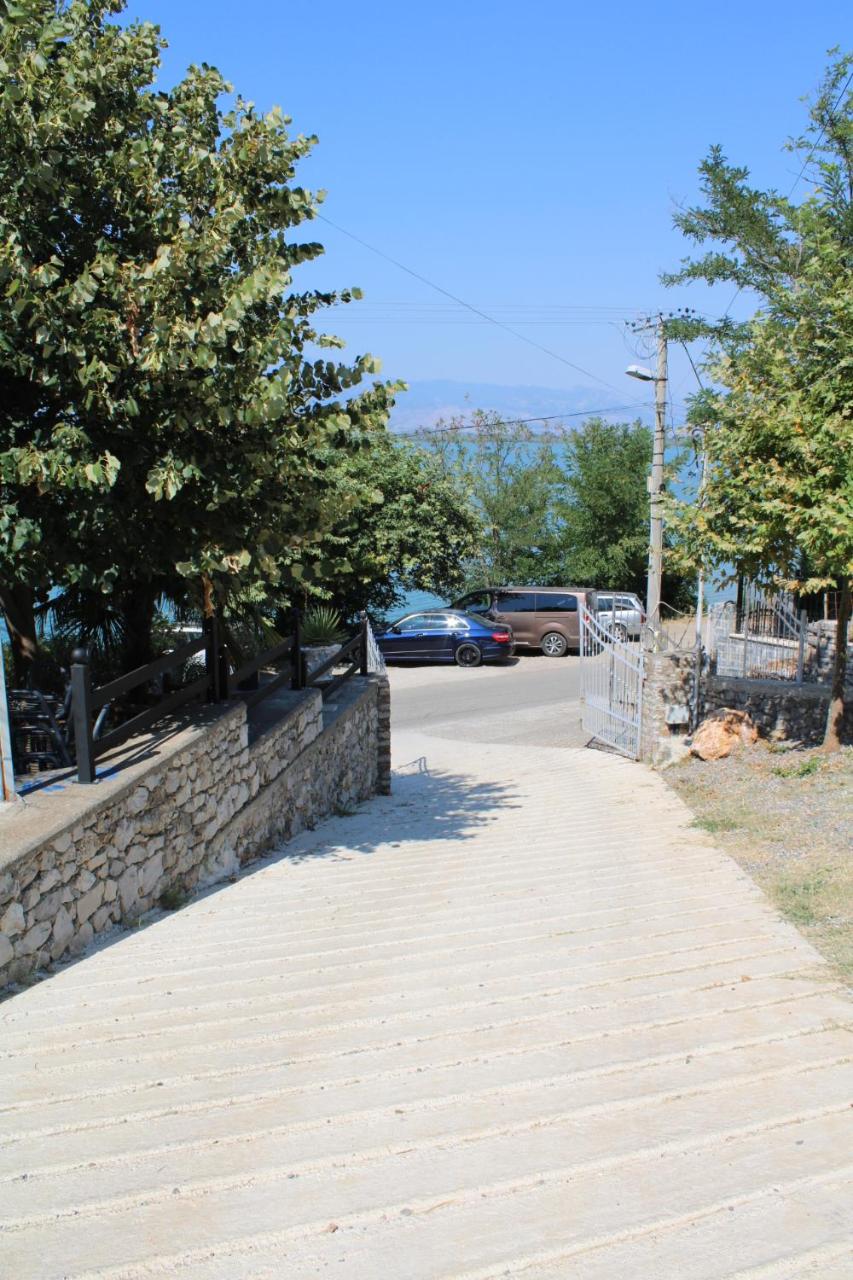 HomeByTheLake-Shiroke
