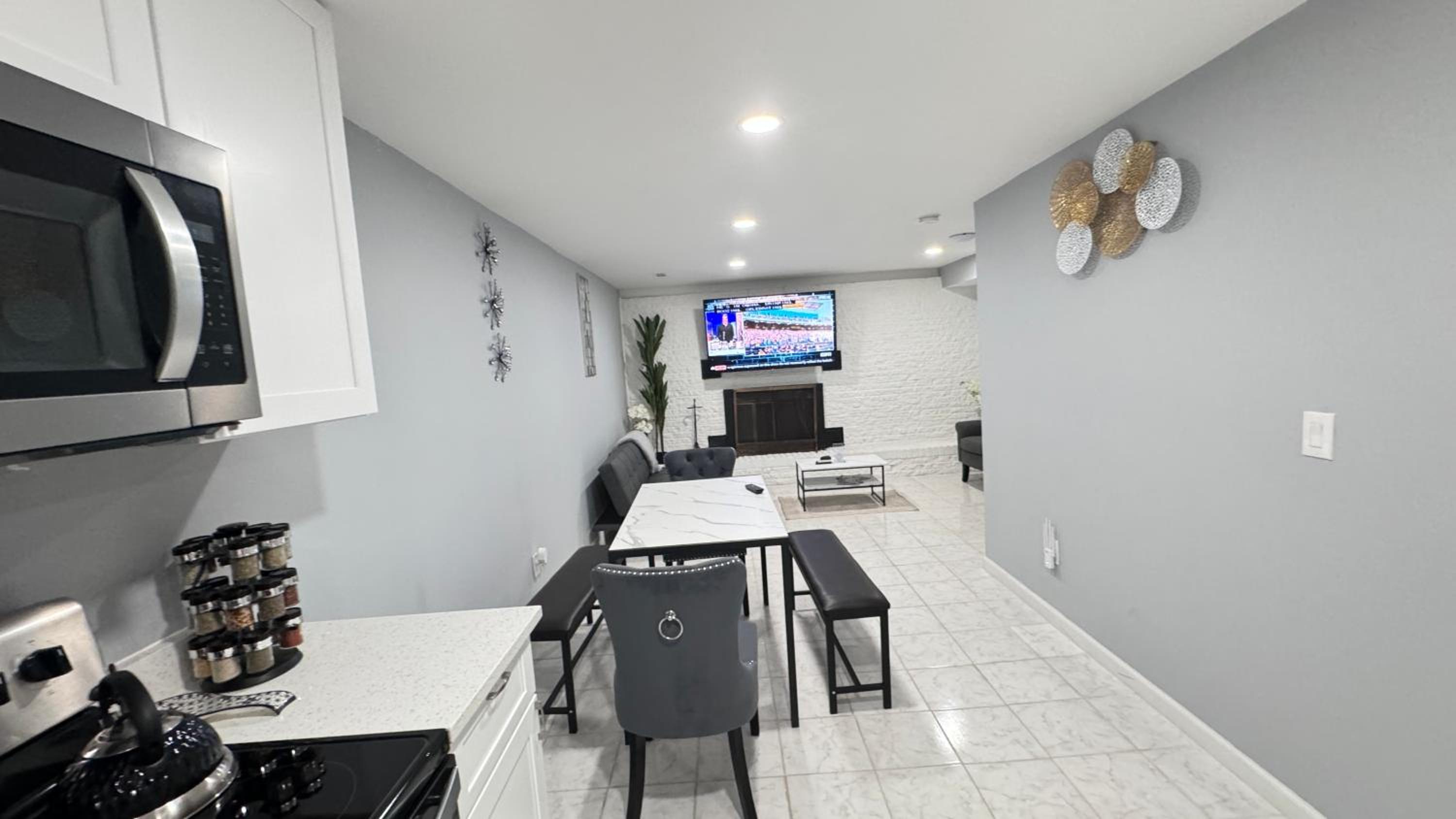 Class home near Washington DC FedEx Stadium and UMD