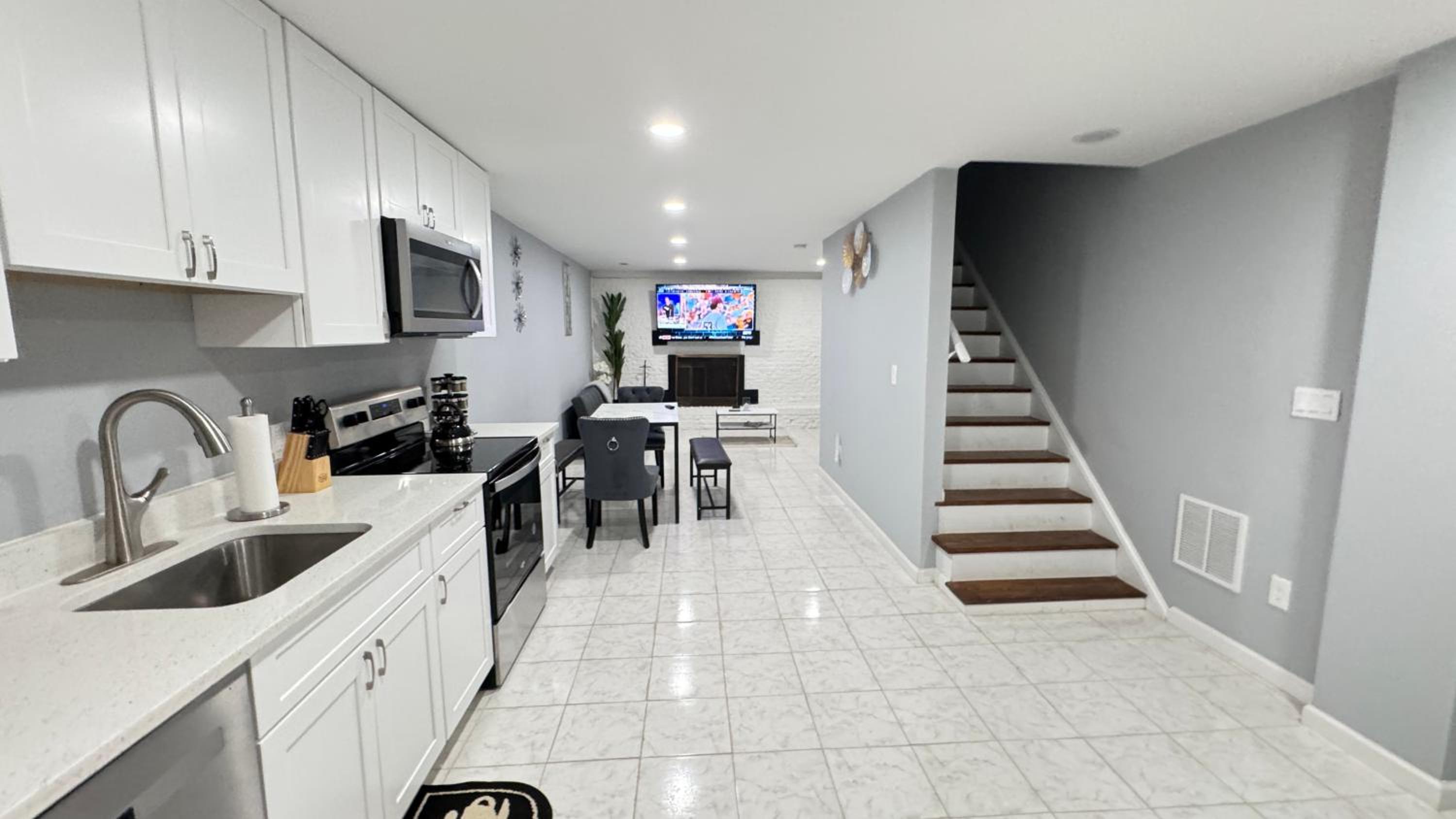 Class home near Washington DC FedEx Stadium and UMD