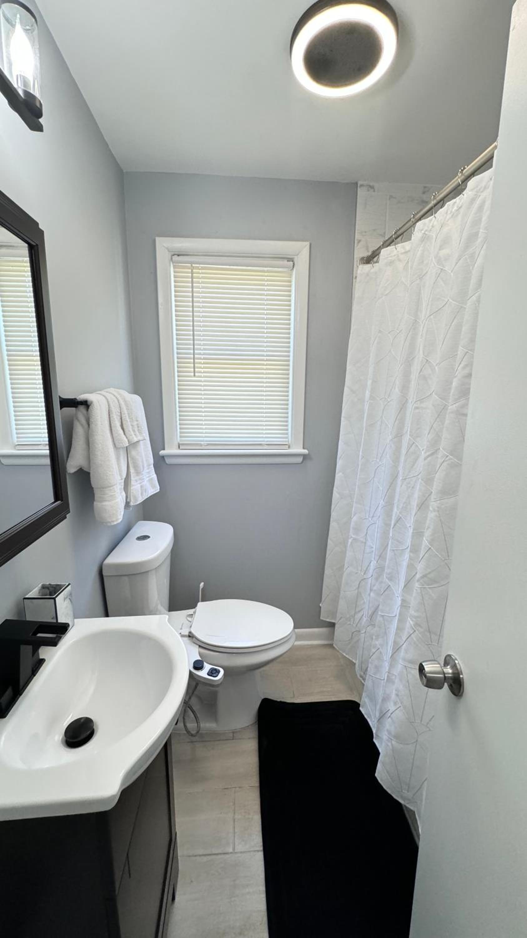 Class home near Washington DC FedEx Stadium and UMD