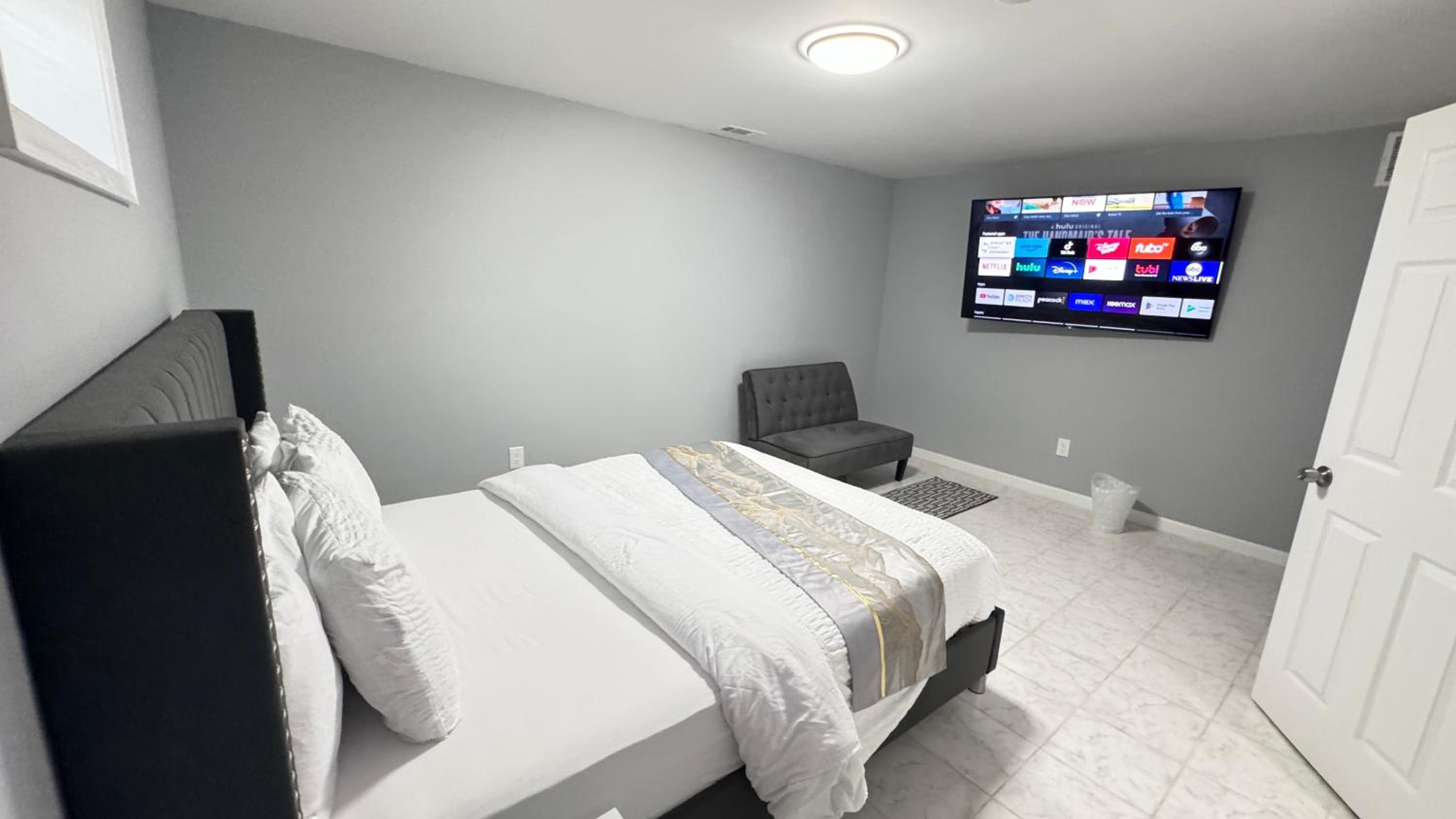 Class home near Washington DC FedEx Stadium and UMD