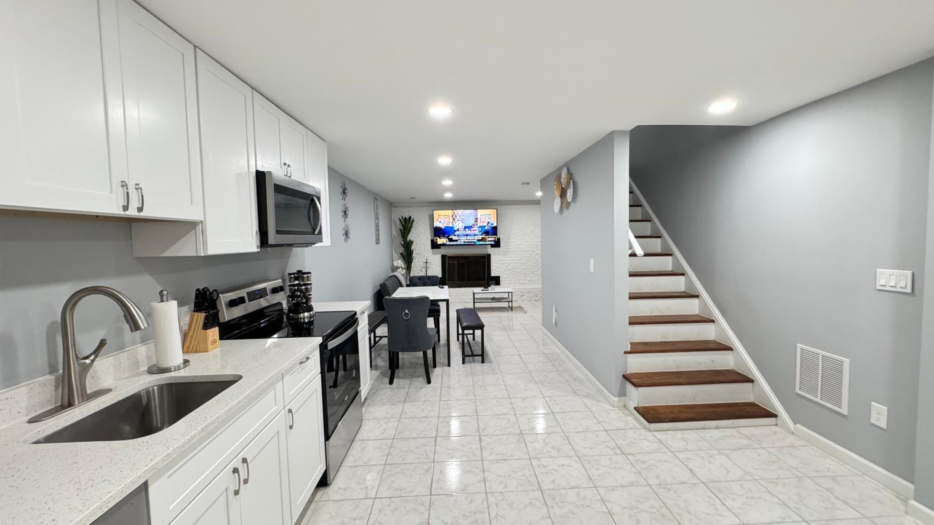 Class home near Washington DC FedEx Stadium and UMD