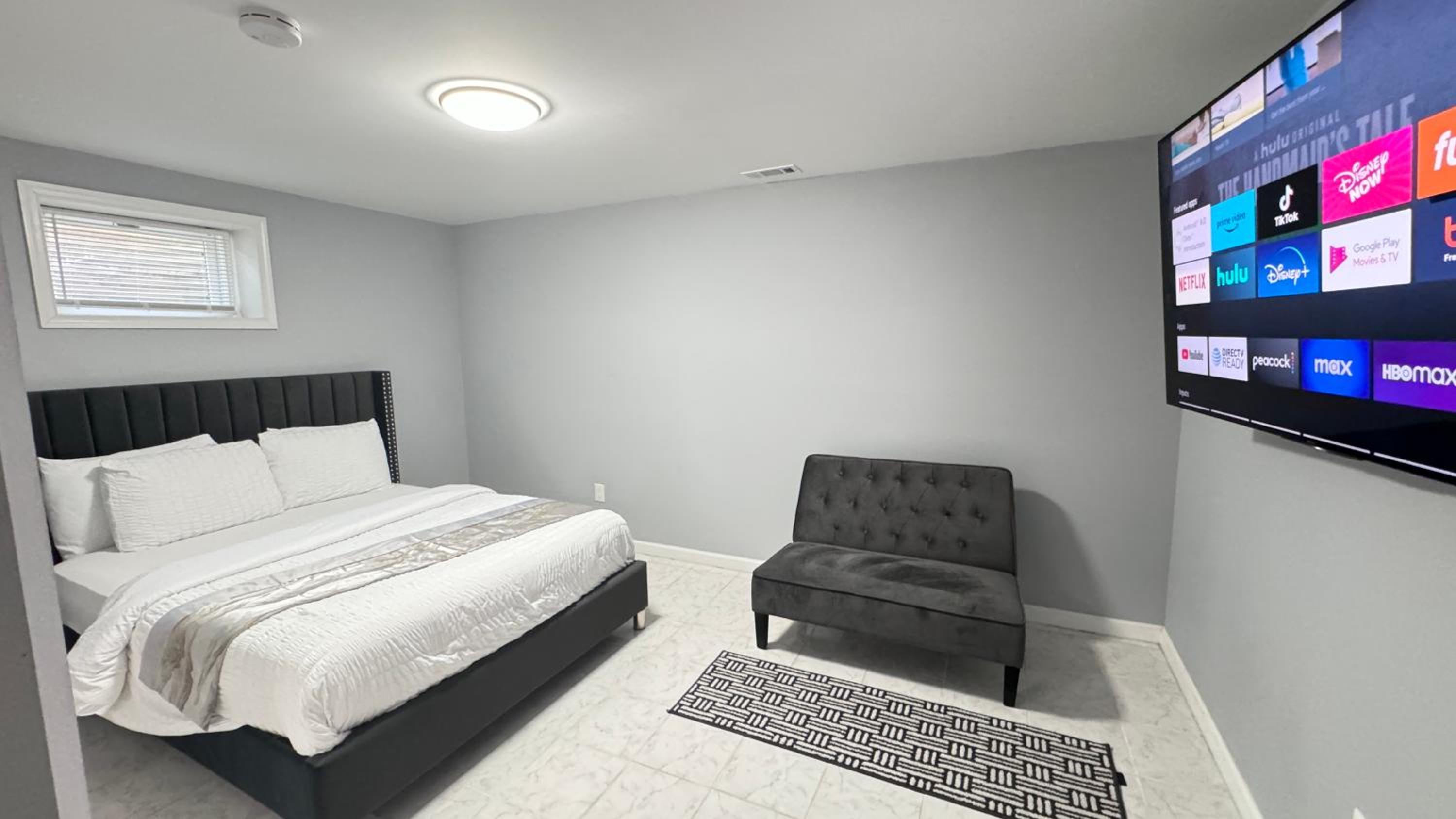 Class home near Washington DC FedEx Stadium and UMD