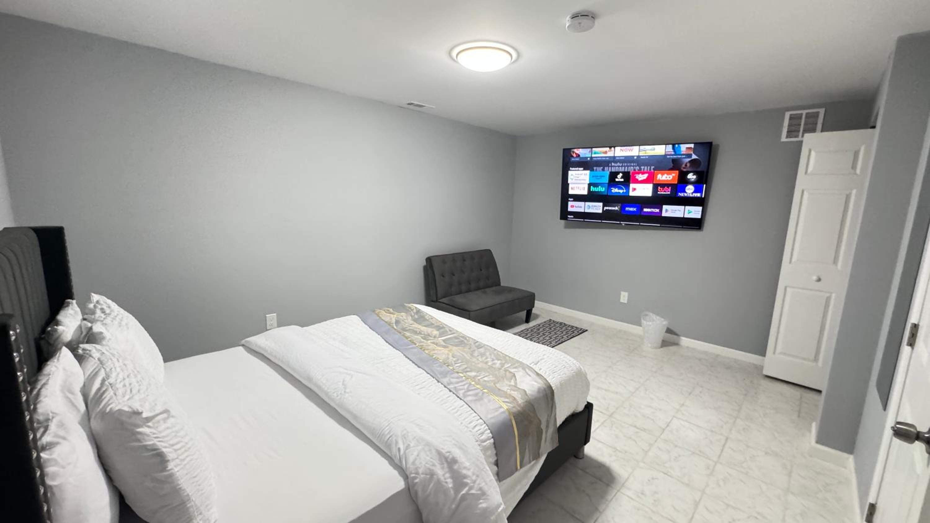 Class home near Washington DC FedEx Stadium and UMD