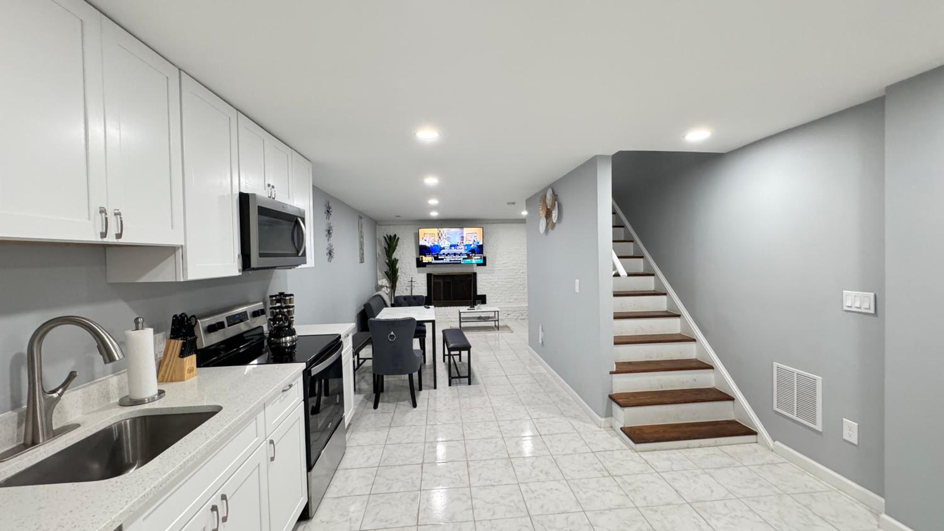 Class home near Washington DC FedEx Stadium and UMD