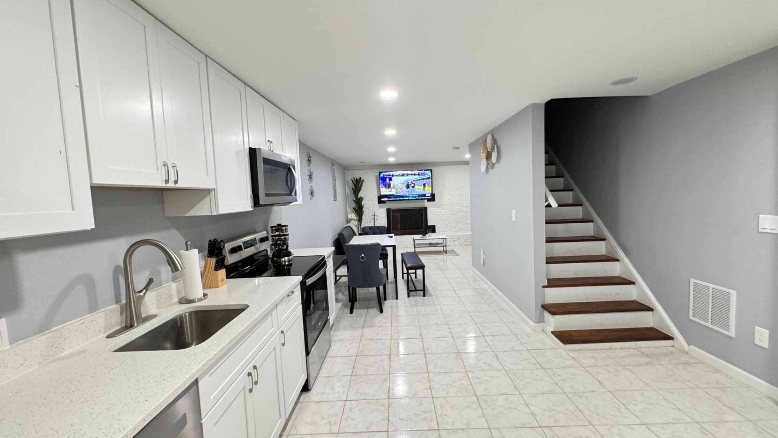 Class home near Washington DC FedEx Stadium and UMD