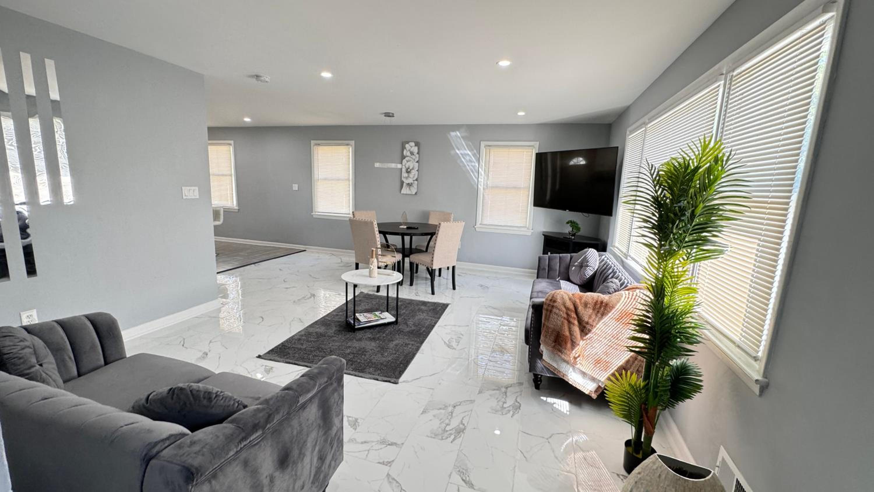 Class home near Washington DC FedEx Stadium and UMD