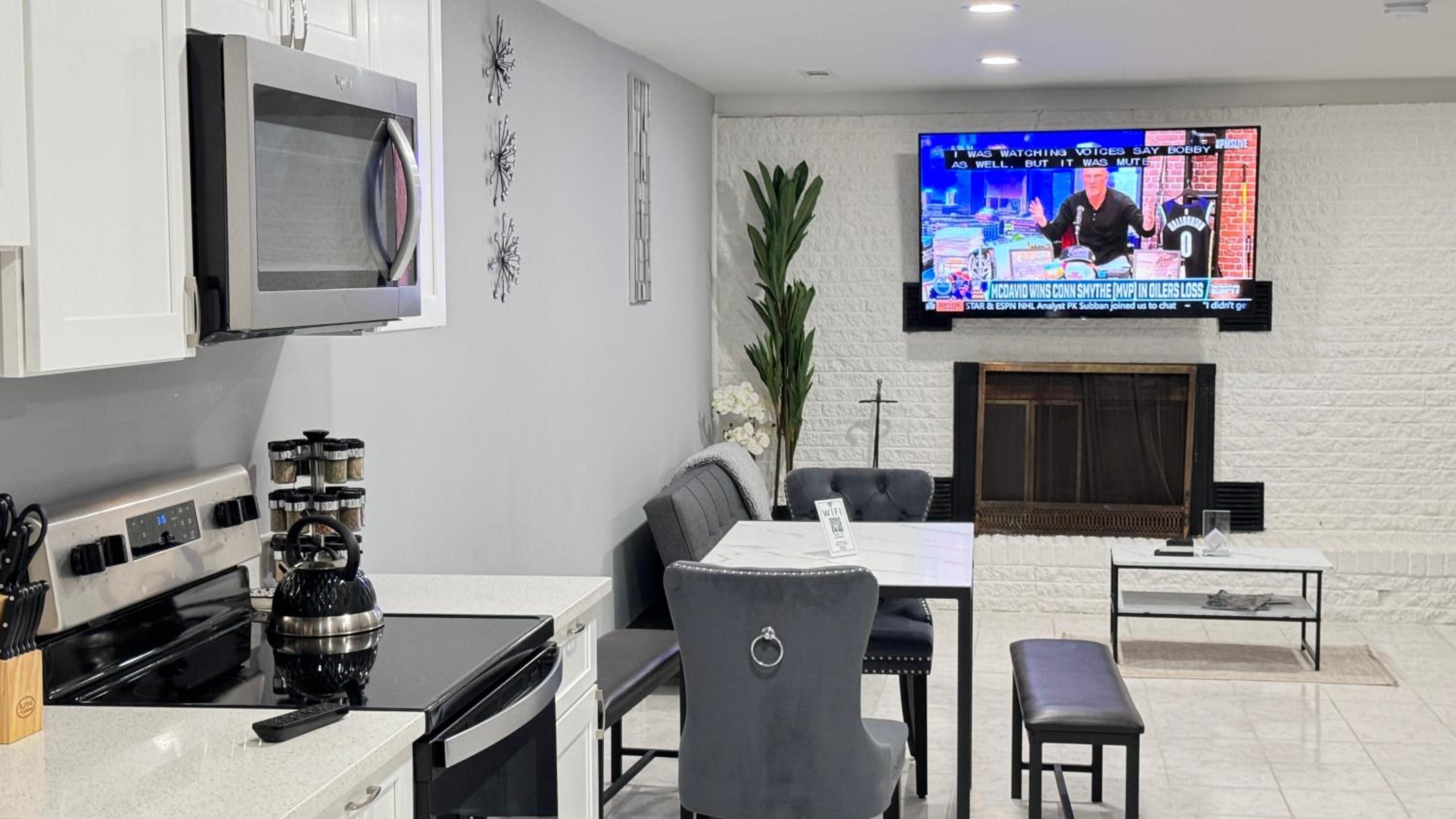 Class home near Washington DC FedEx Stadium and UMD