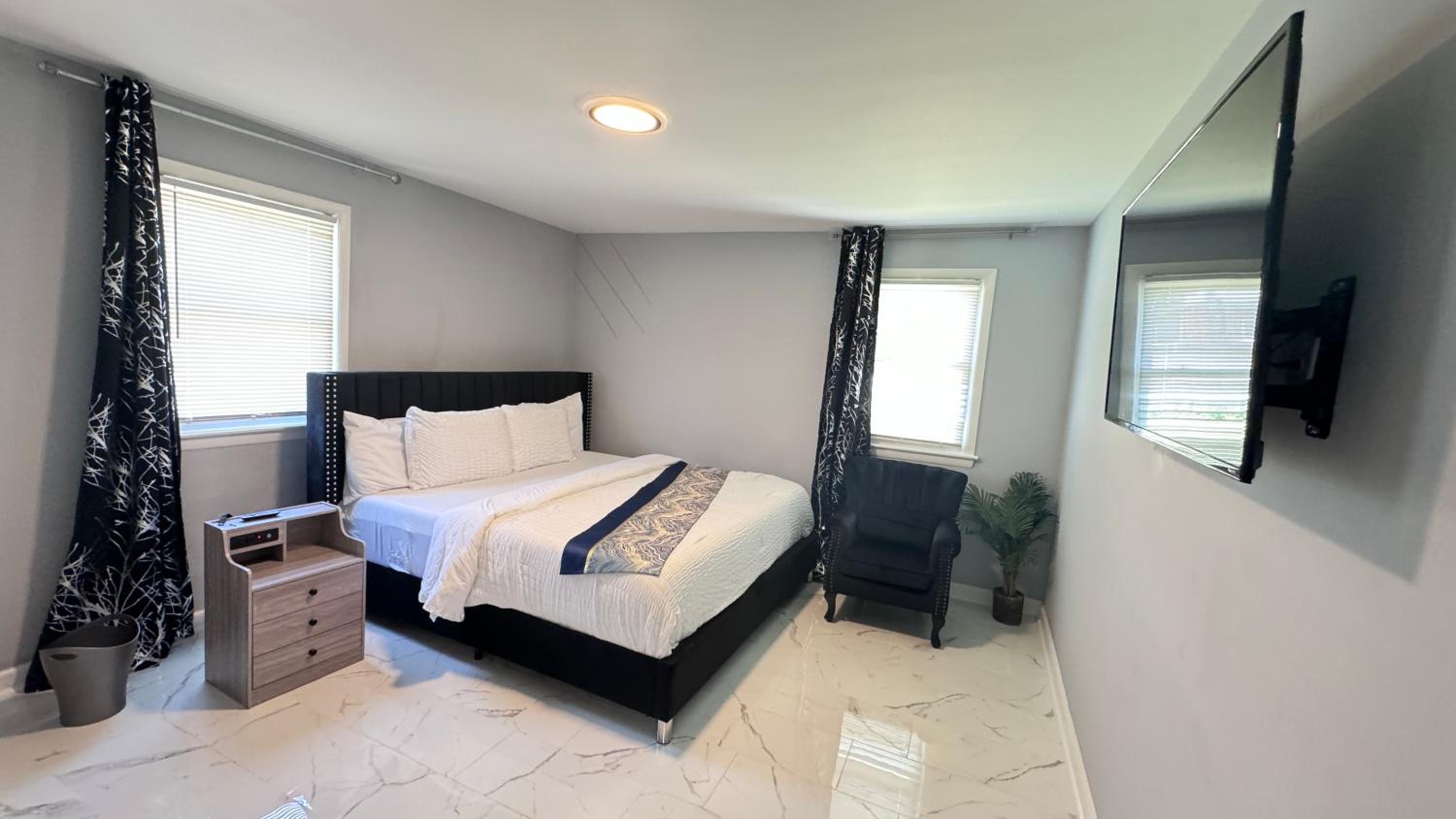 Class home near Washington DC FedEx Stadium and UMD