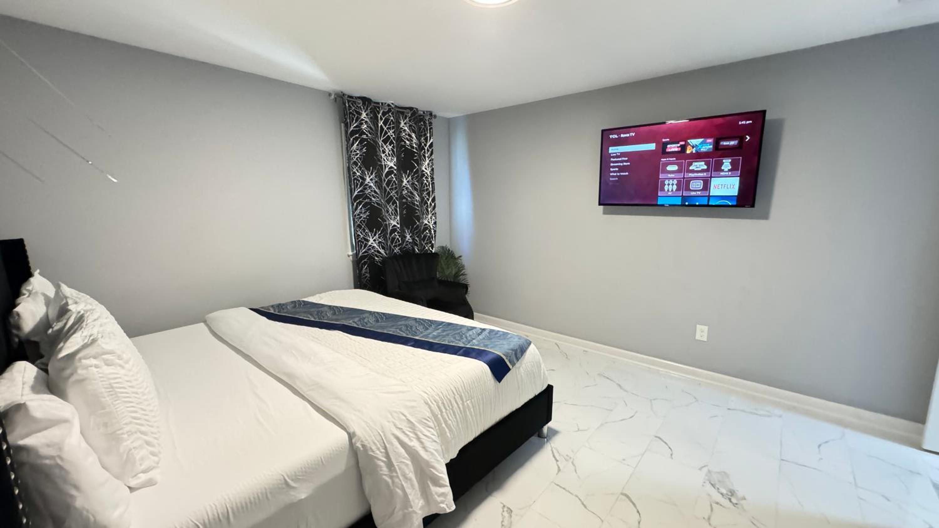 Class home near Washington DC FedEx Stadium and UMD