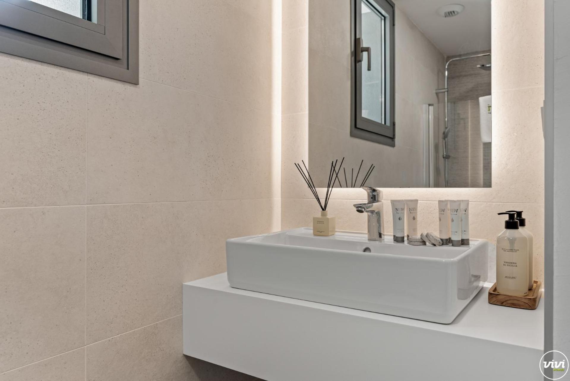 ViVi Homes - Marisol Pool, Sauna, Gym, Spa & Beach