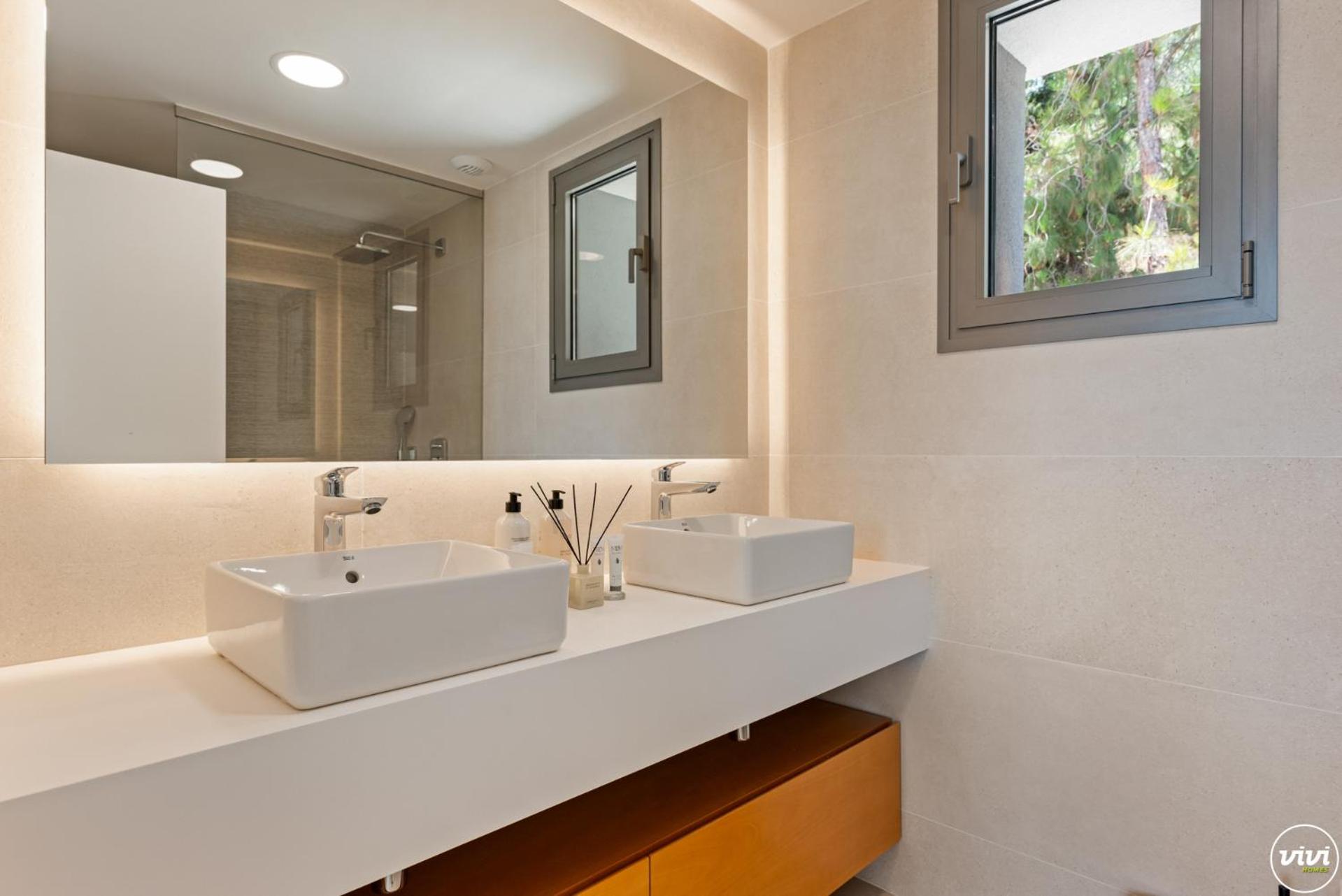 ViVi Homes - Marisol Pool, Sauna, Gym, Spa & Beach