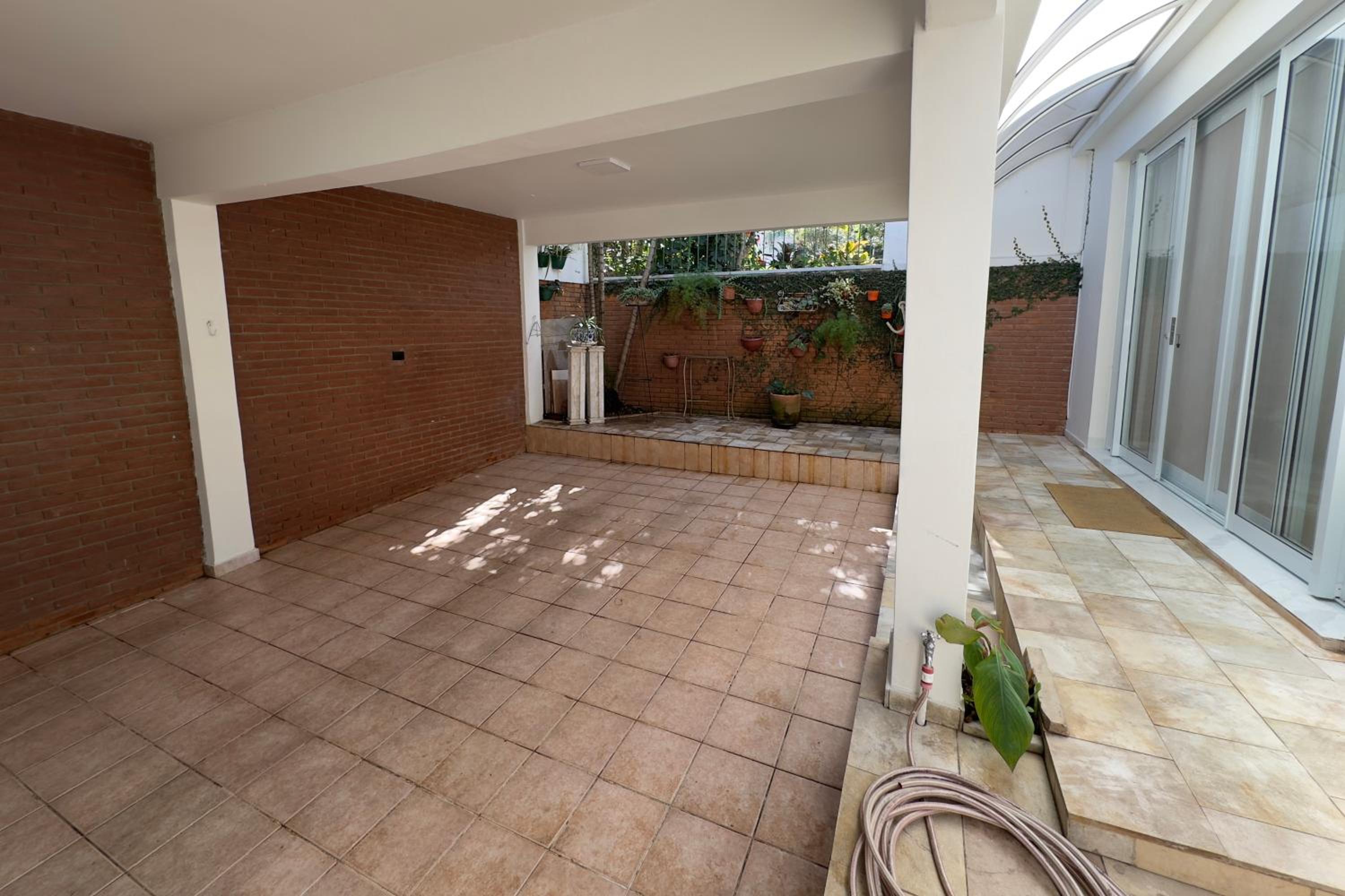 Casa nova em bairro nobre, Zona Sul