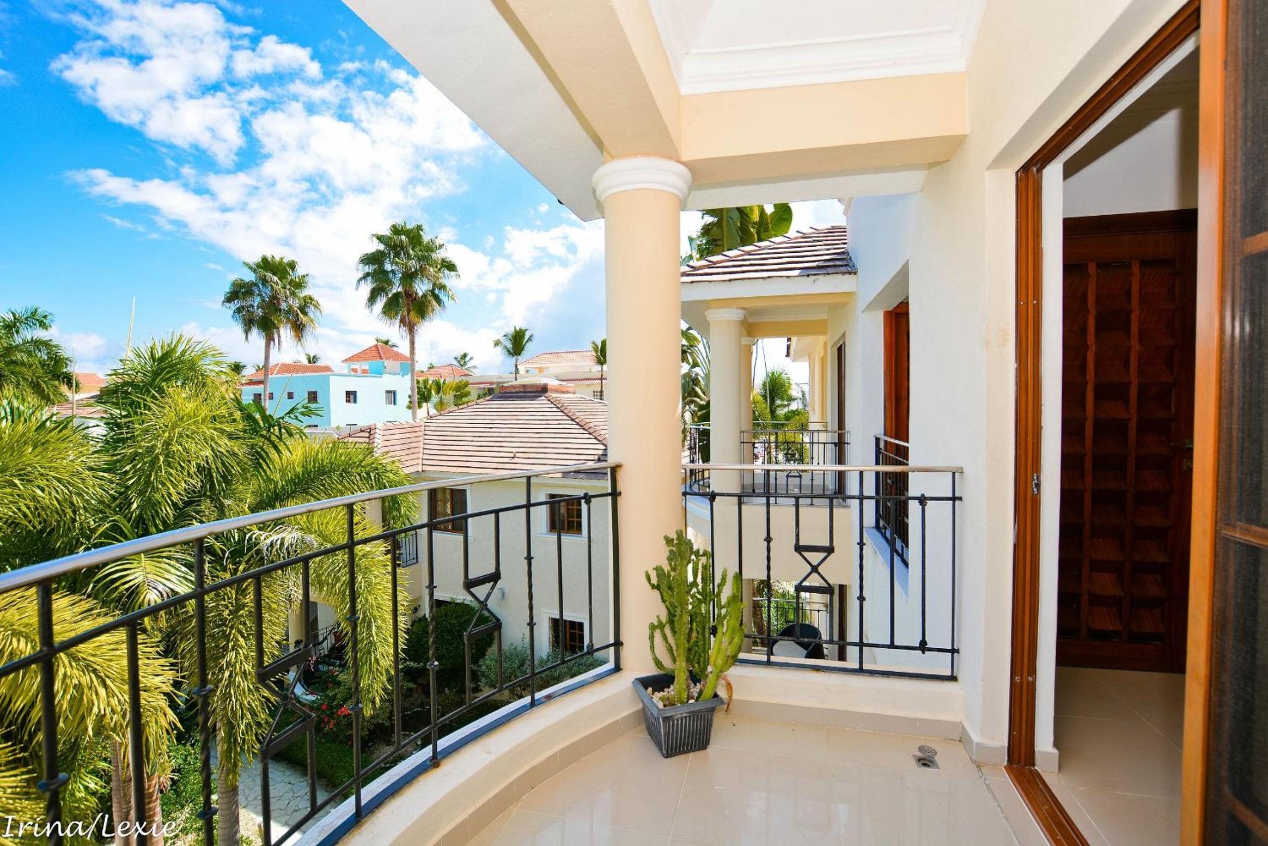 Rosa Hermosa Penthouse | Pool View • Near Bávaro