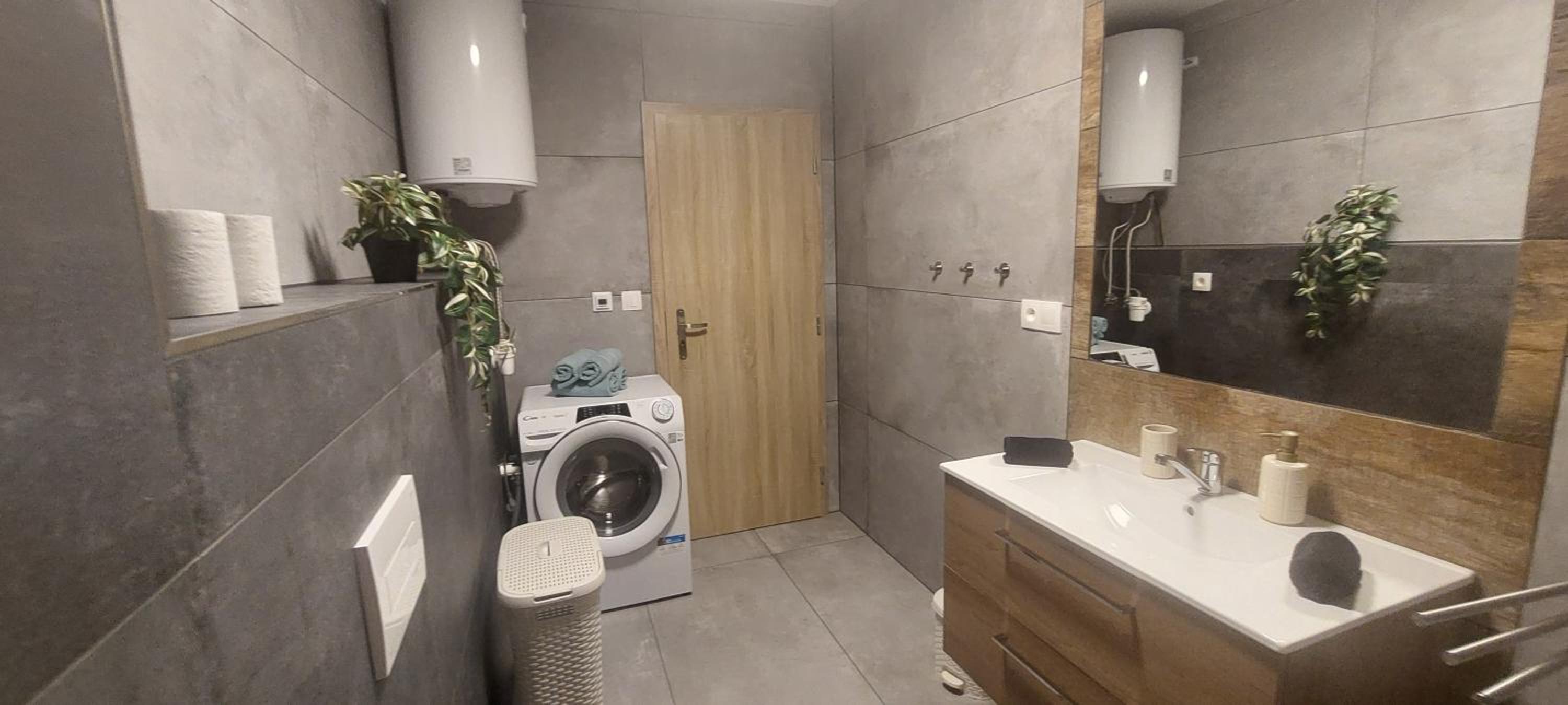 Laura Apartman & private parking
