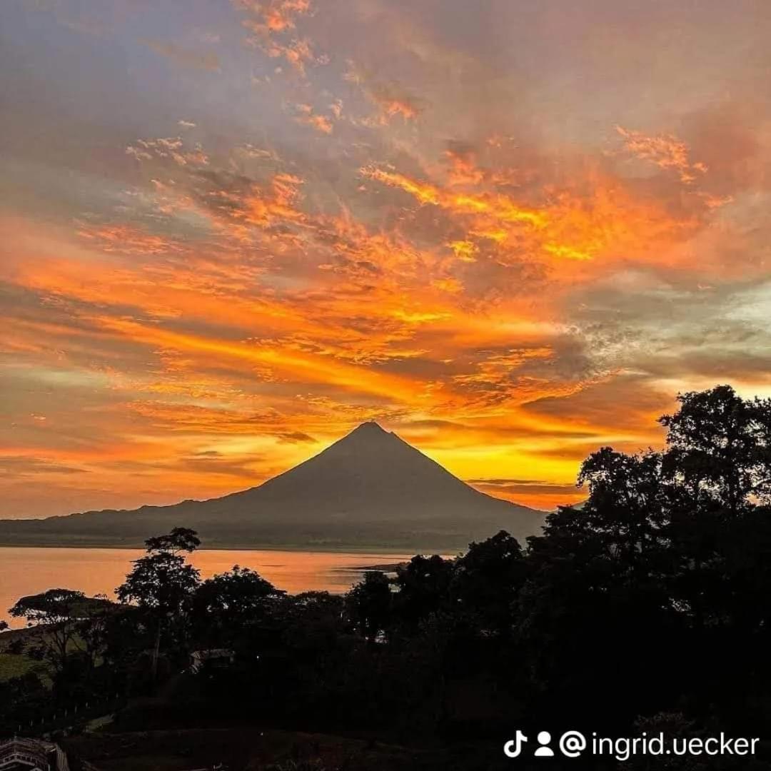 Sunset Inn Arenal B&B