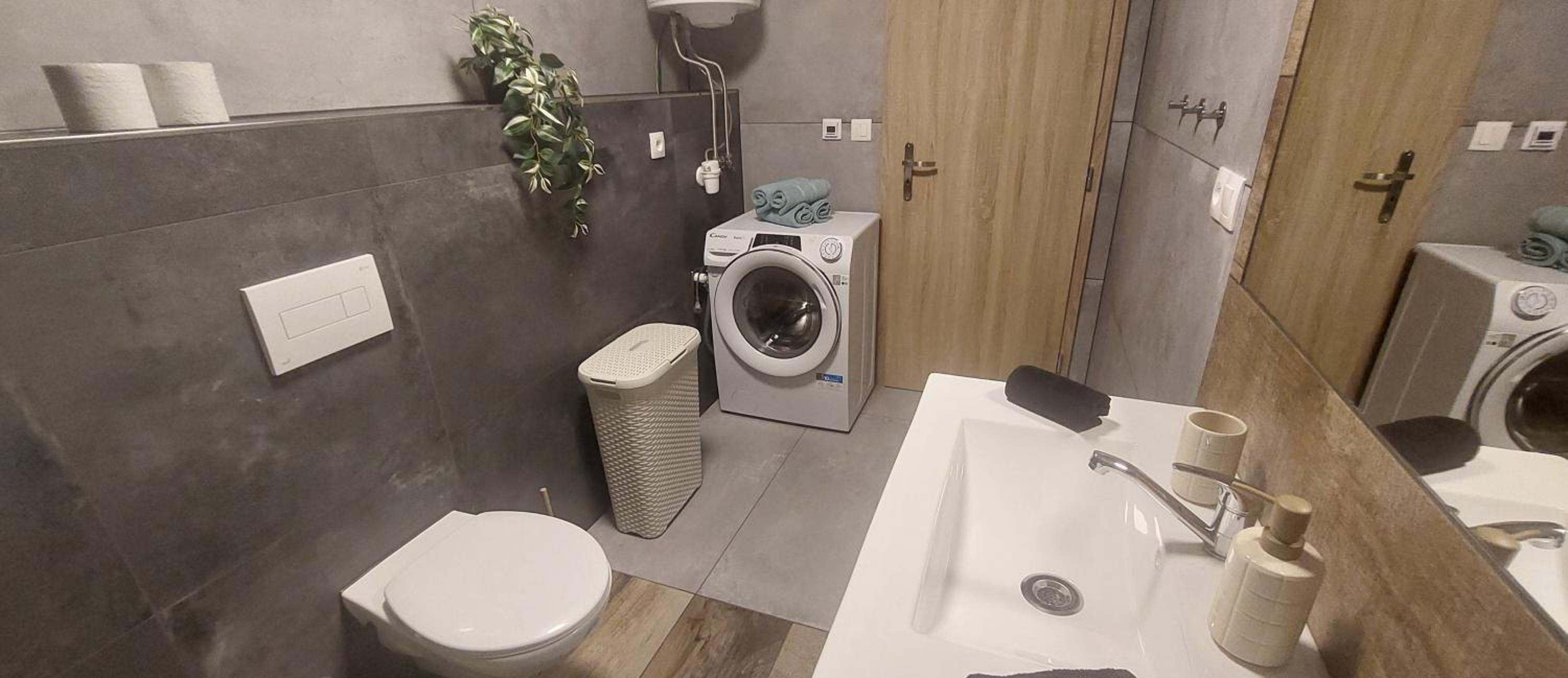 Laura Apartman & private parking