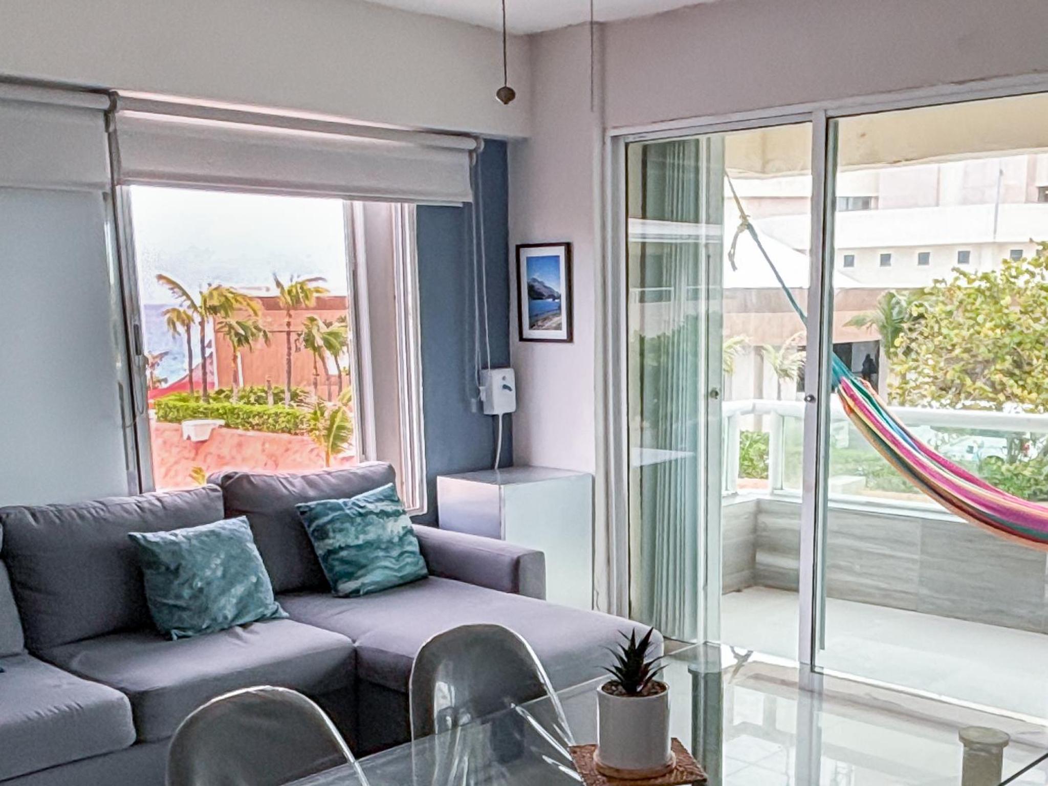Brisas Shores 209 Beachfront Apartment with terrace, Cancun Hotel Zone, 1 bedroom