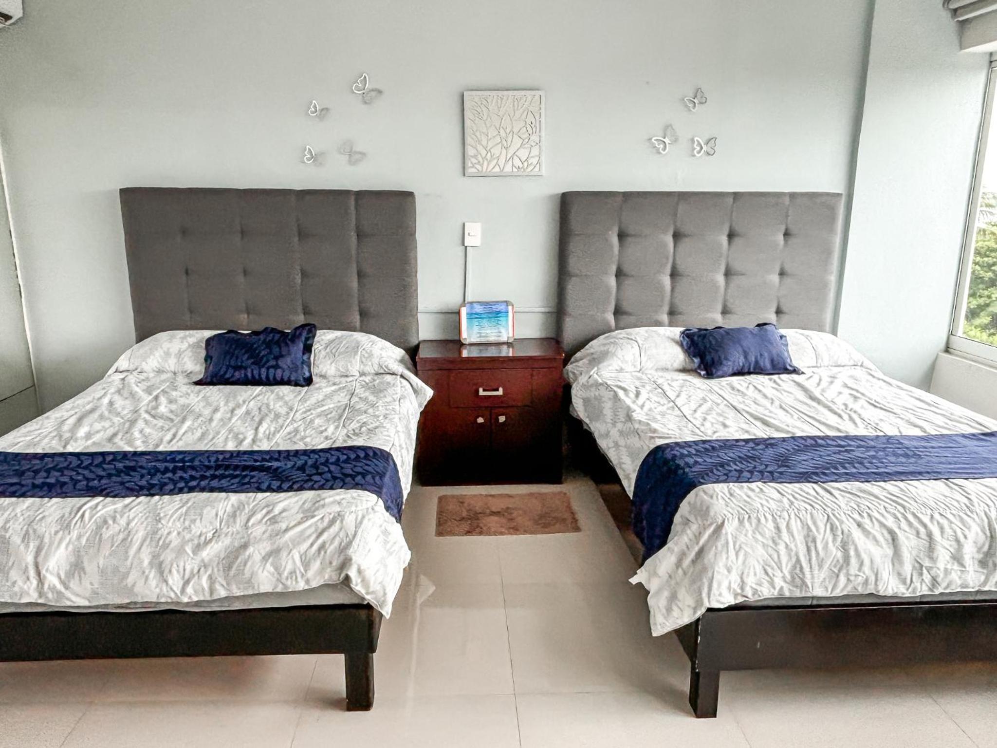 Brisas Shores 209 Beachfront Apartment with terrace, Cancun Hotel Zone, 1 bedroom