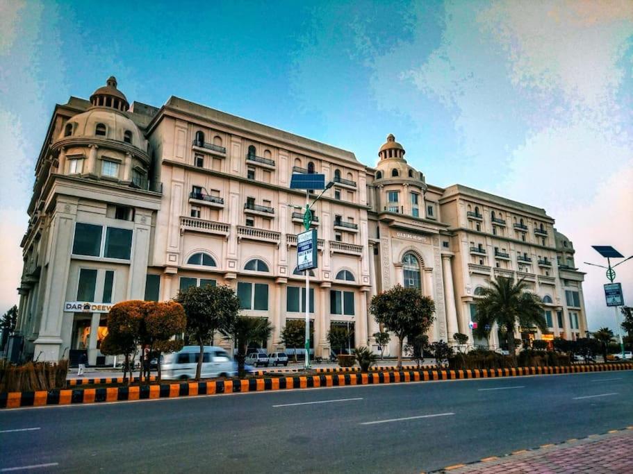 Modern and cheerful living in Gulberg Green Islamabad view 3