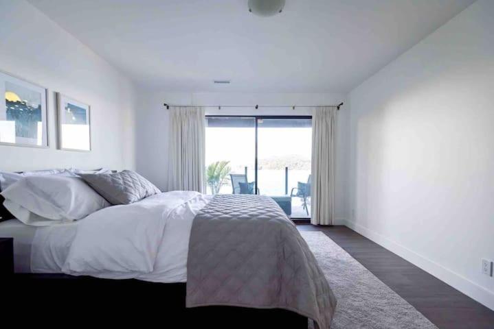 OCEAN FRONT 2 BEDROOM SUITE with STUNNING VIEWS