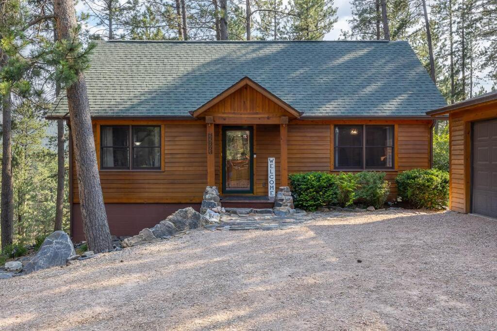 Hotel Whispering Pines Cabin
