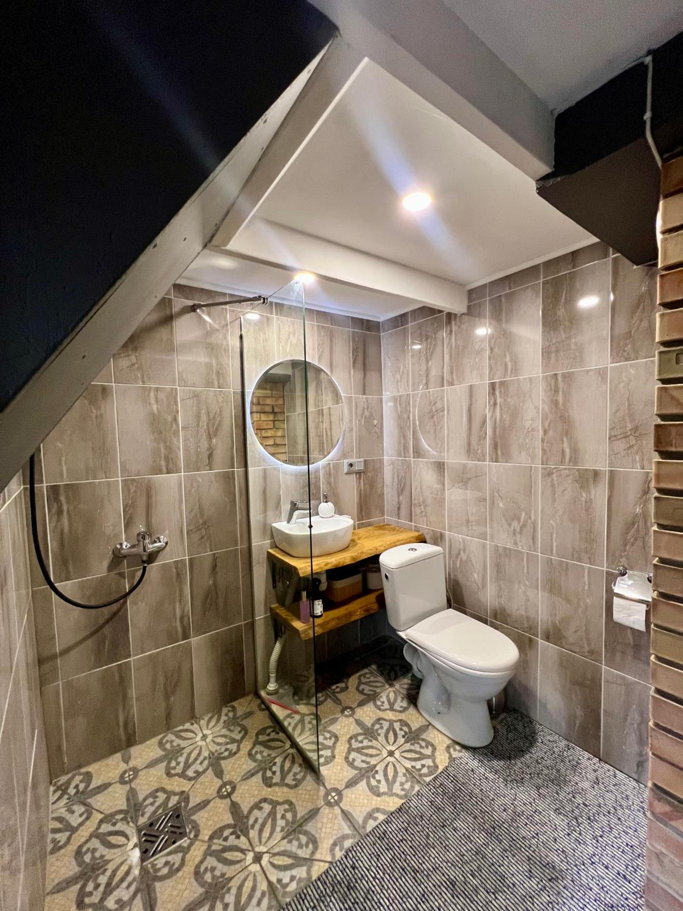 Two story tiny house en Ventspils — bathroom