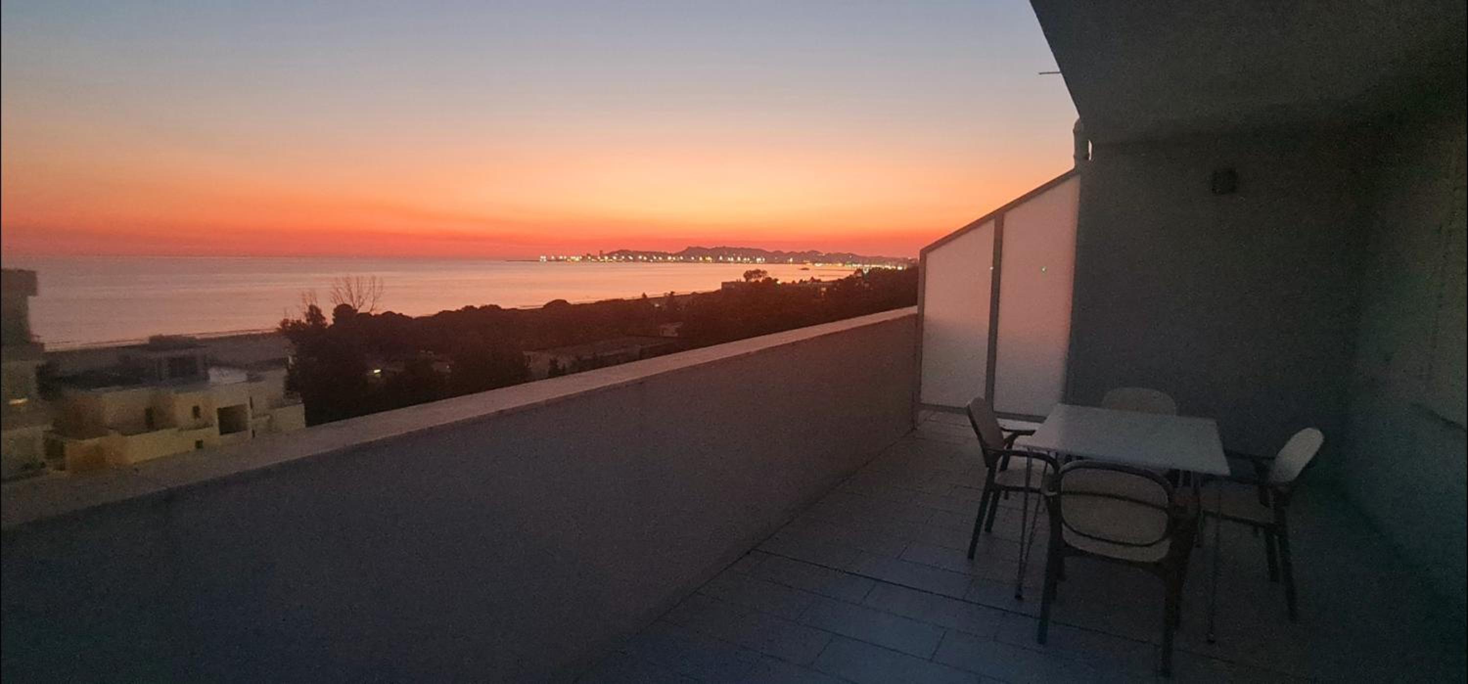 Penthouse d'exception avec Rooftop vue mer et colline 3 chambres sur 2 étages 100m de la plage