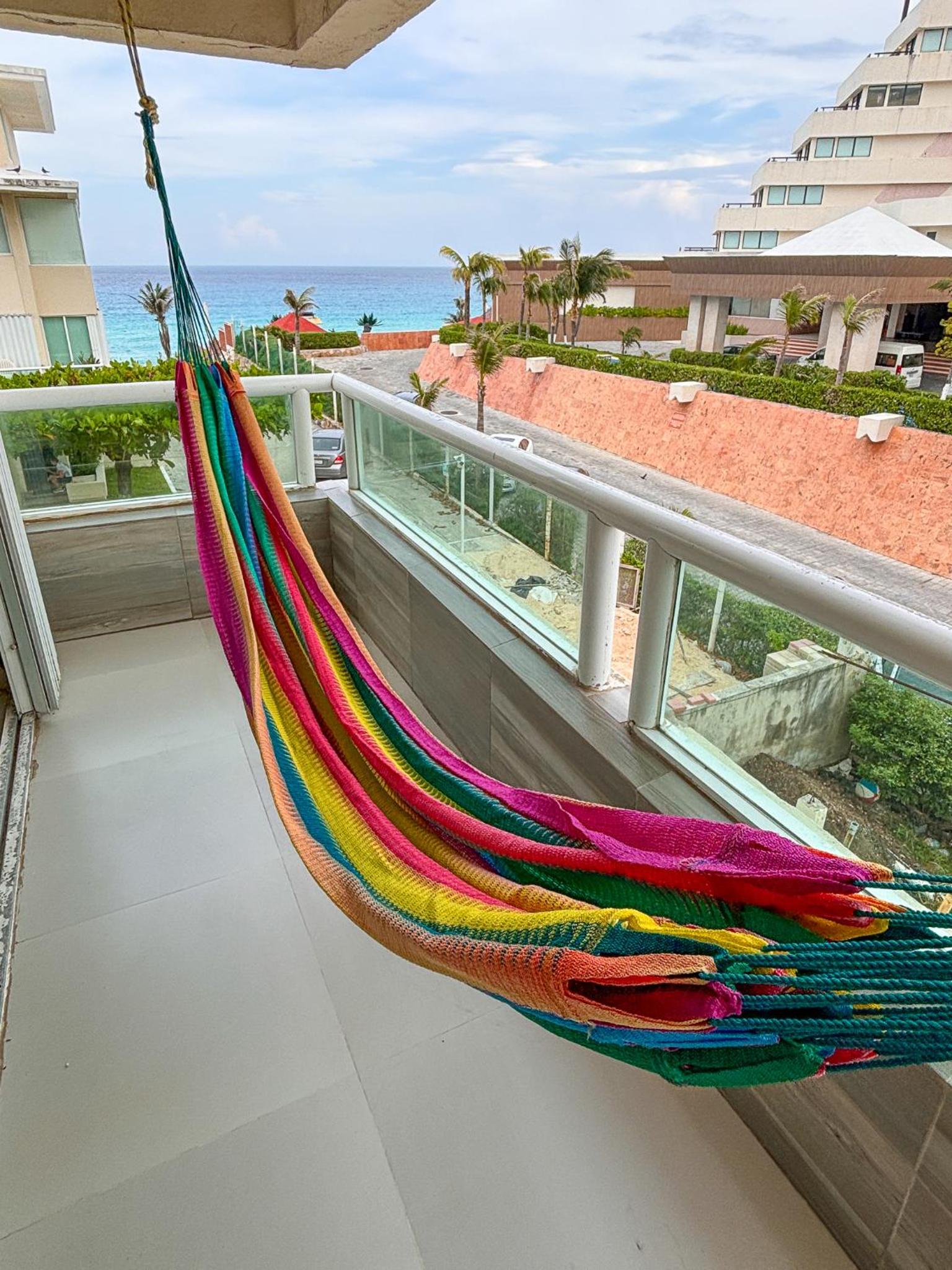 Brisas Shores 209 Beachfront Apartment with terrace, Cancun Hotel Zone, 1 bedroom