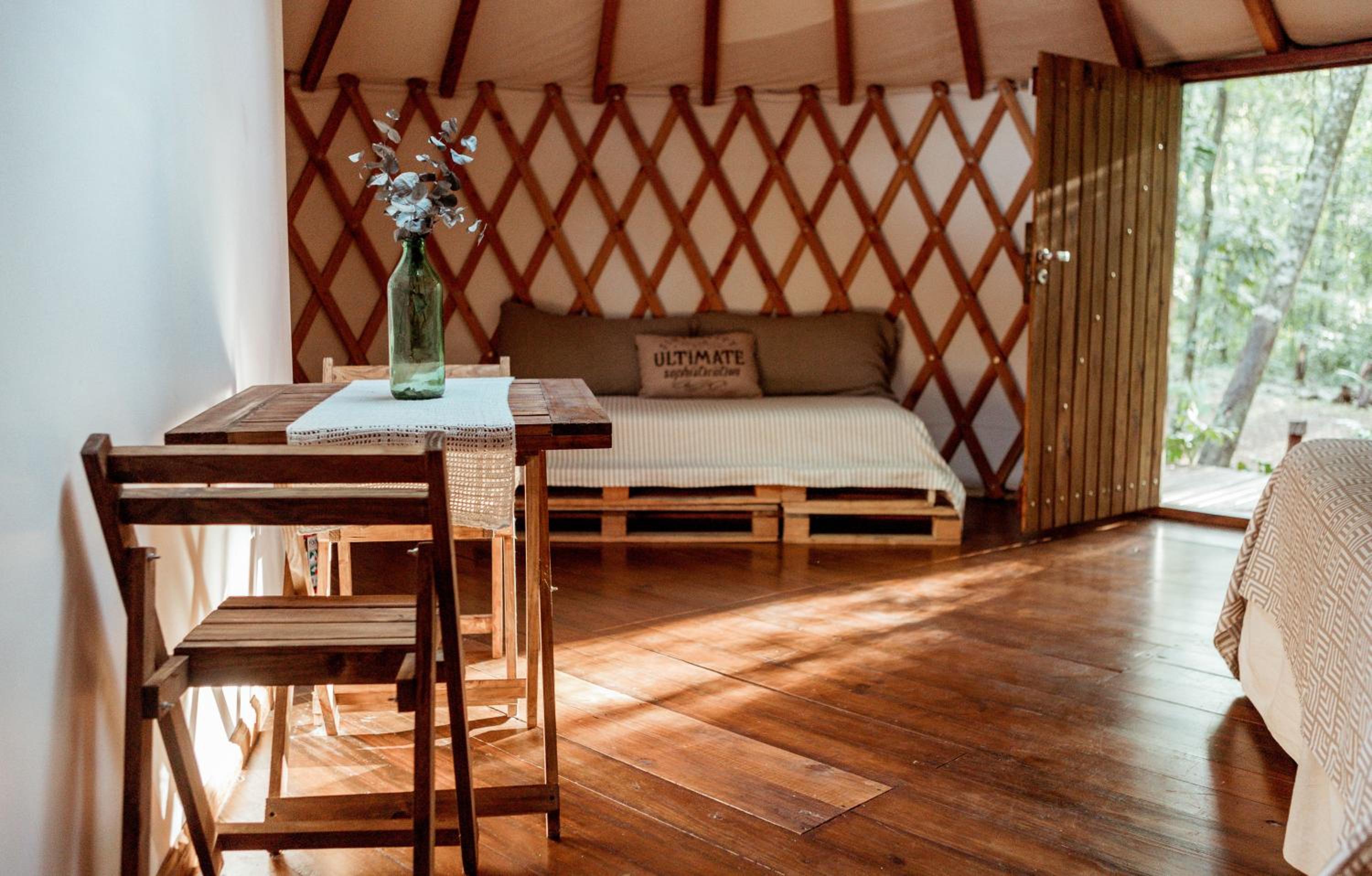 Yurtas Ivirareta Glamping