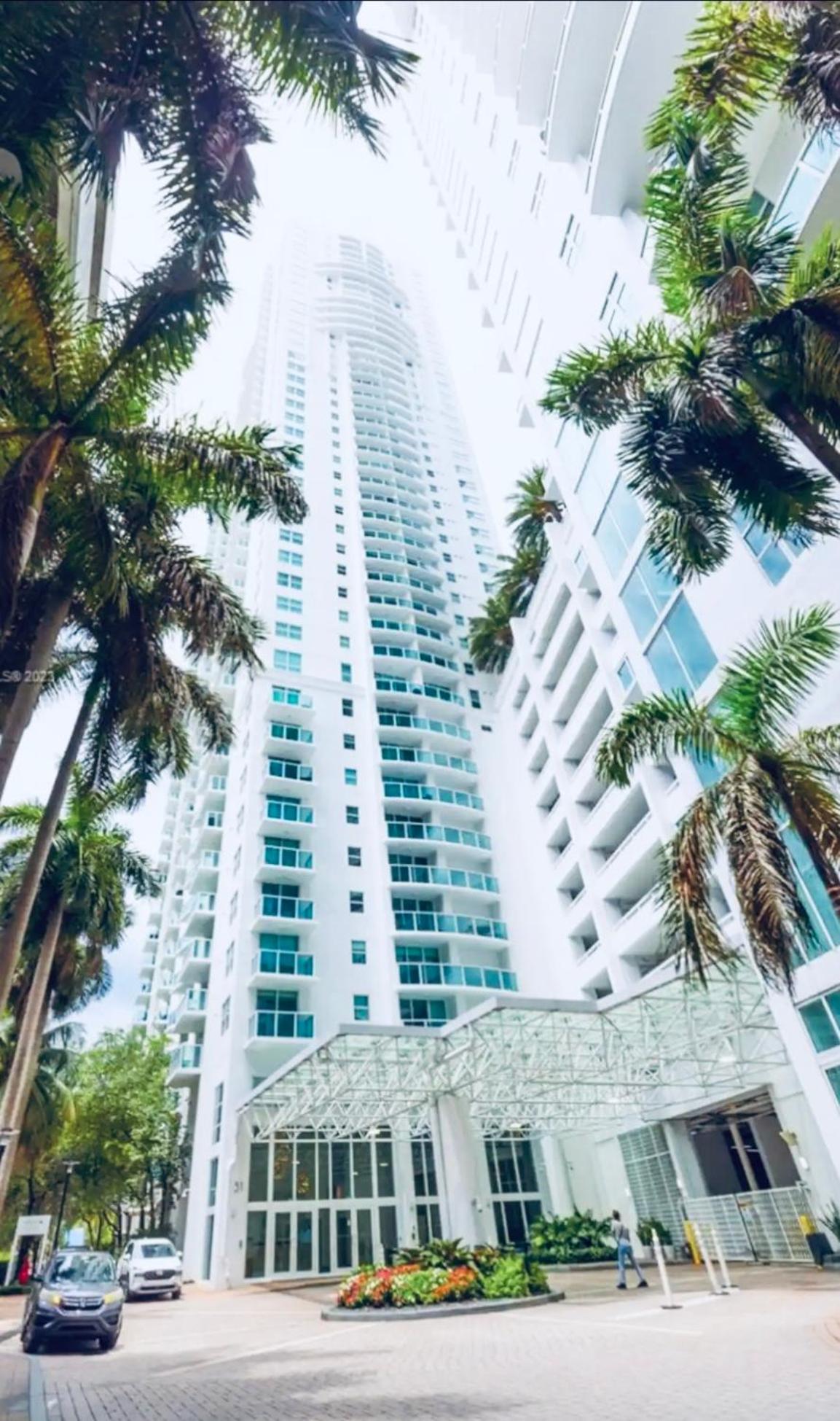 Hotel 2 Story Loft Downtown Miami - Image 1