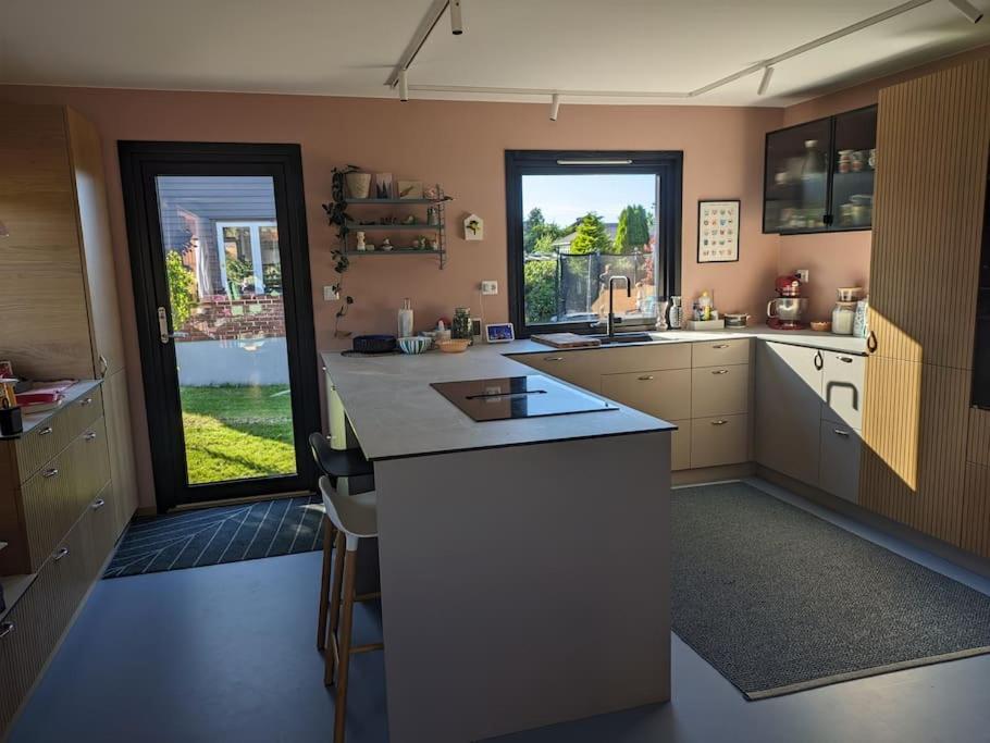 Villa, walking distance from ONS