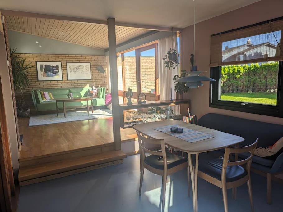 Villa, walking distance from ONS