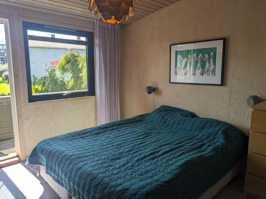 Villa, walking distance from ONS