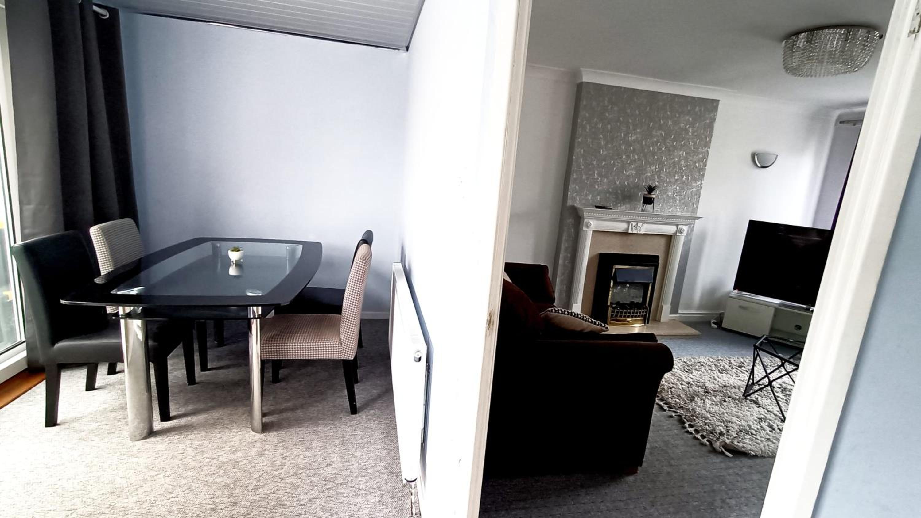 Family friendly 3-bed home free parking on site