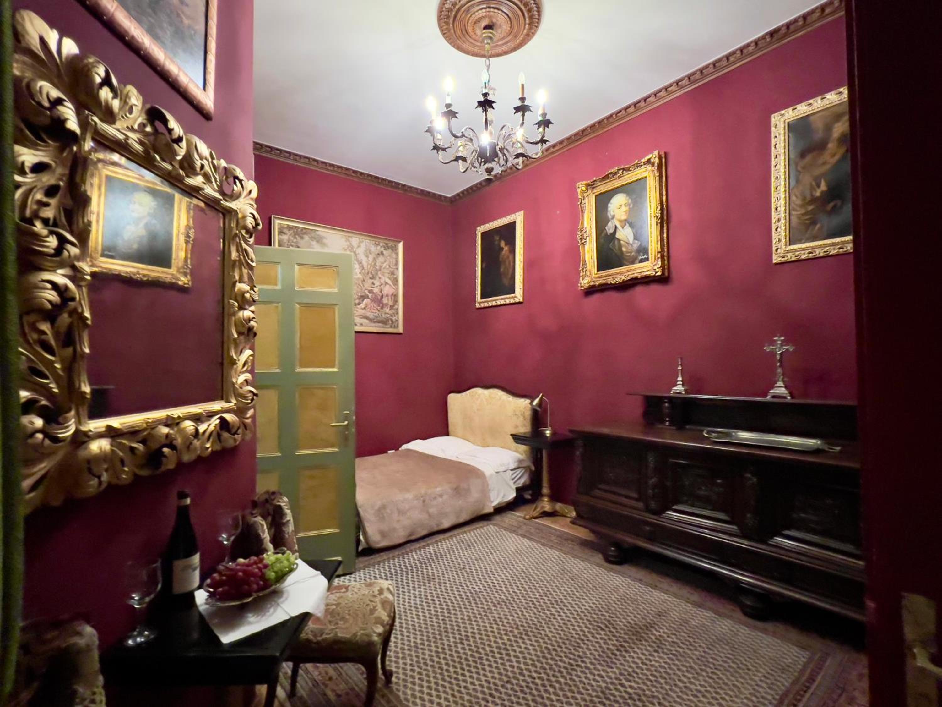 Classic Love Story in Old Cluj I view 4
