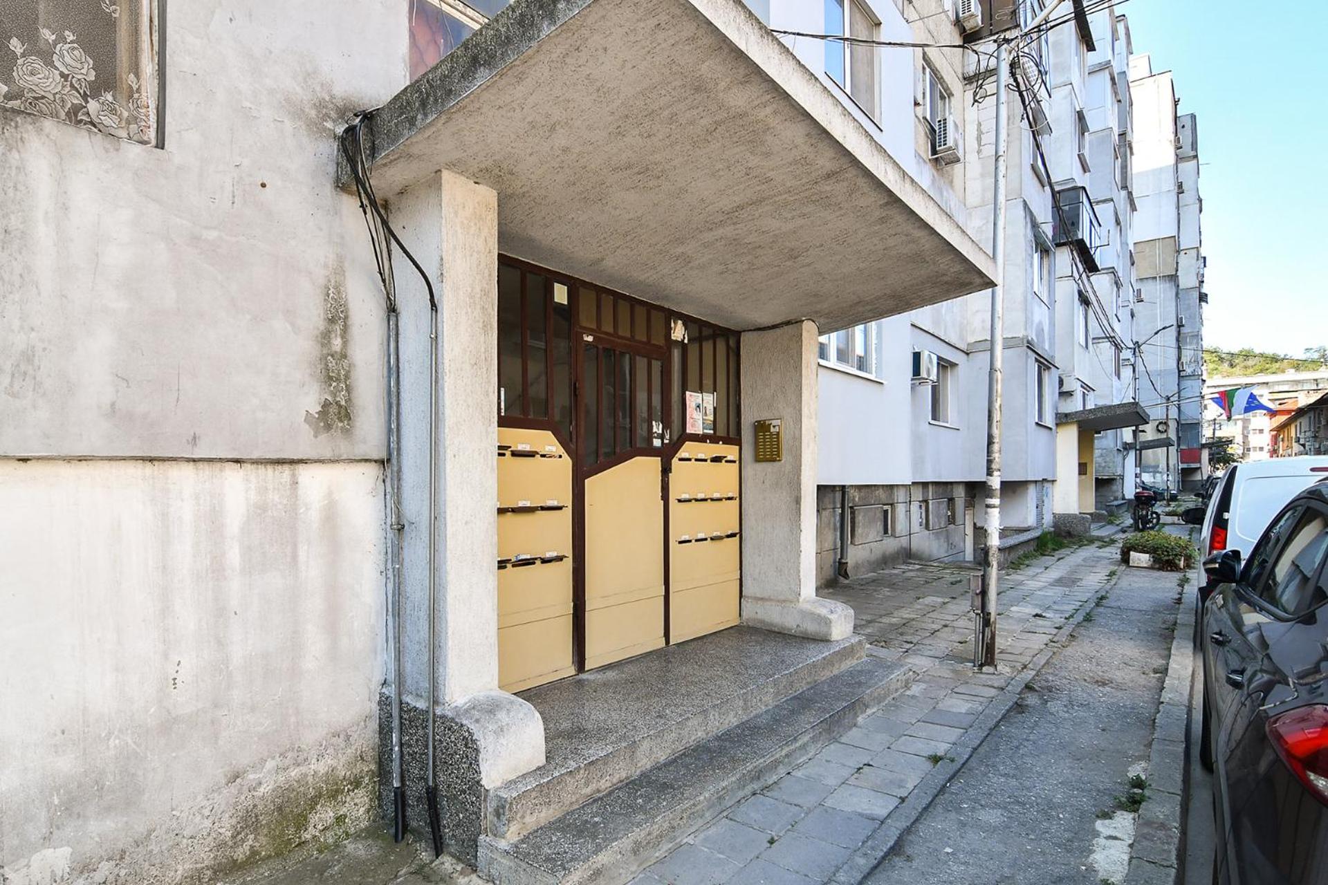 Asparuhovo 1BR free parking zone