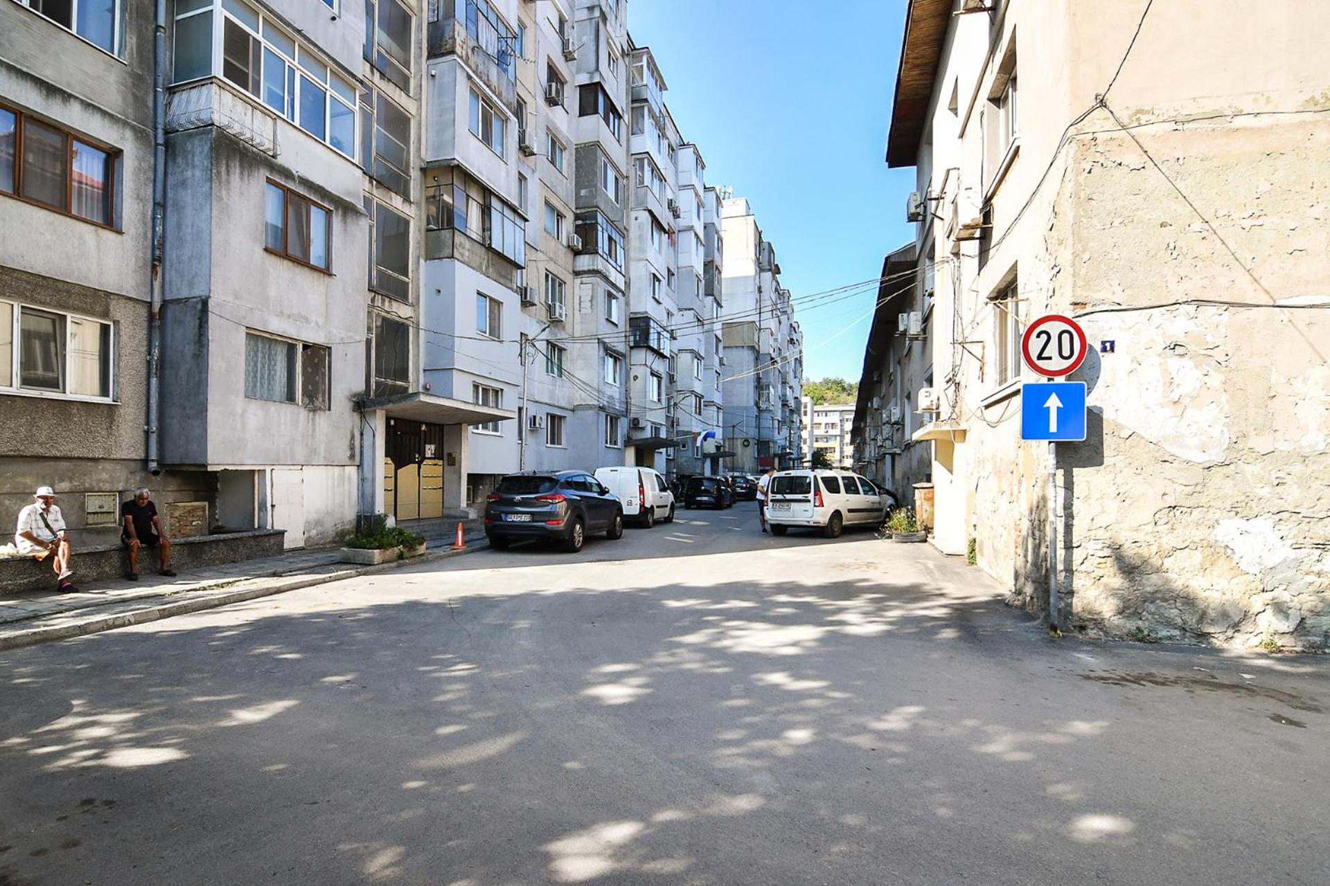 Asparuhovo 1BR free parking zone