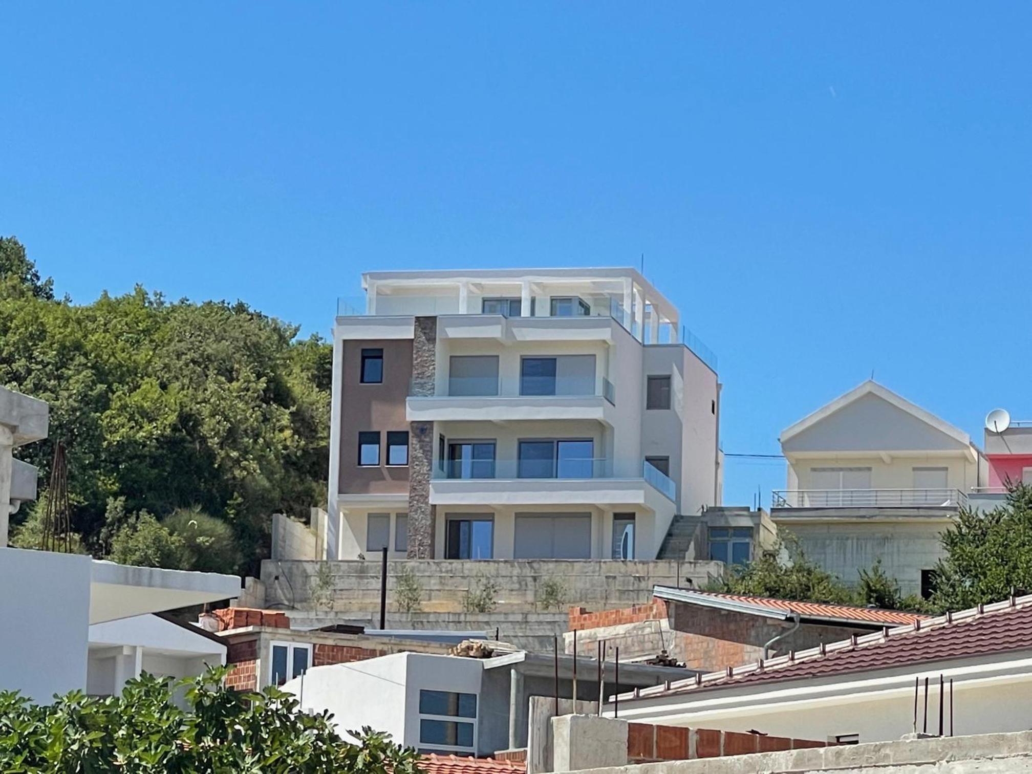 Apartments Hollaj